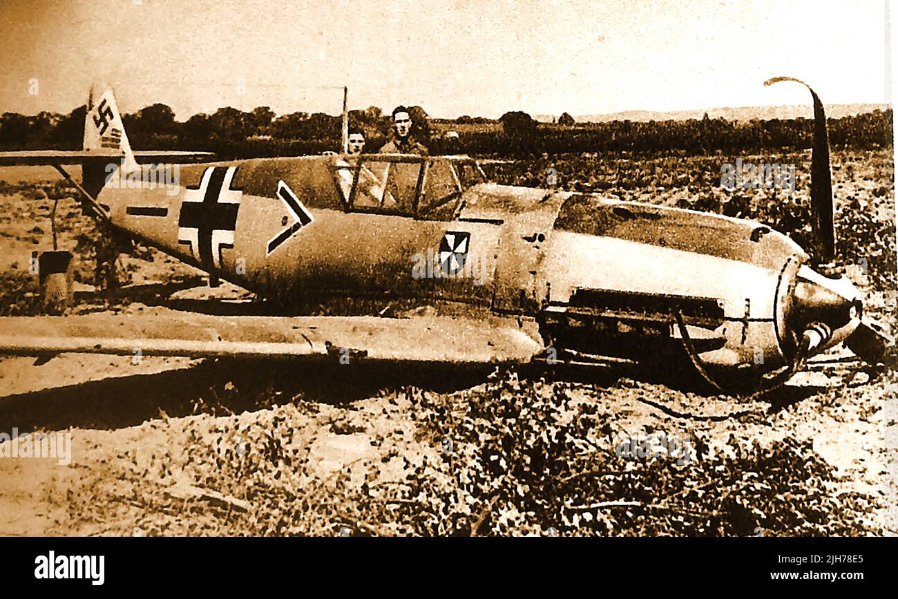 Weltkrieg 2, Luftabwehrvorkehrungen -- 2. Weltkrieg - Eine Messerschmitt 109 wurde in Kent Cornfield, England, von einer Lewis-Waffe abgeschossen. Stockfoto