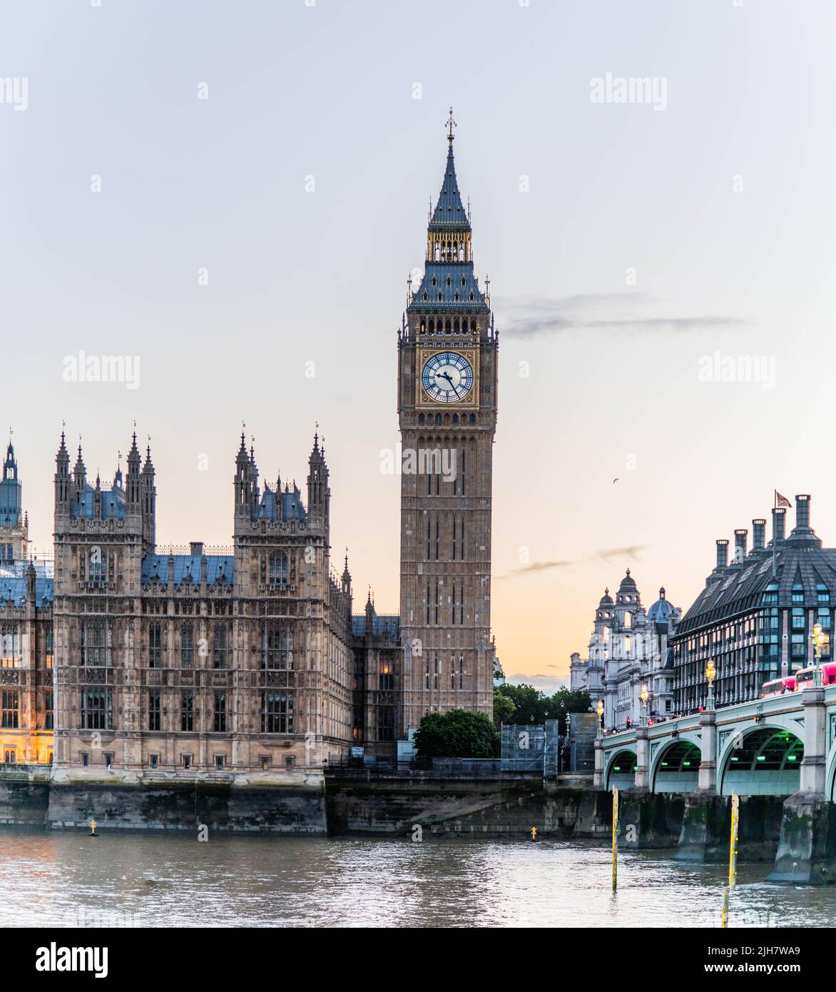 Blick auf den Big Ben Tower in London, Elizabeth Tower London City, Clock Tower Central London, London City View, Big Ben London Waterfront View Stockfoto