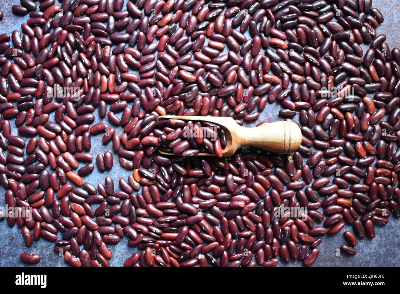 Rohe, ganze getrocknete rote Nierenbohnen Stockfoto