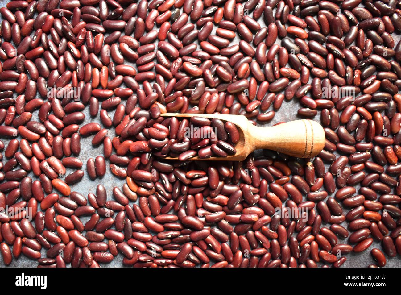 Rohe, ganze getrocknete rote Nierenbohnen Stockfoto