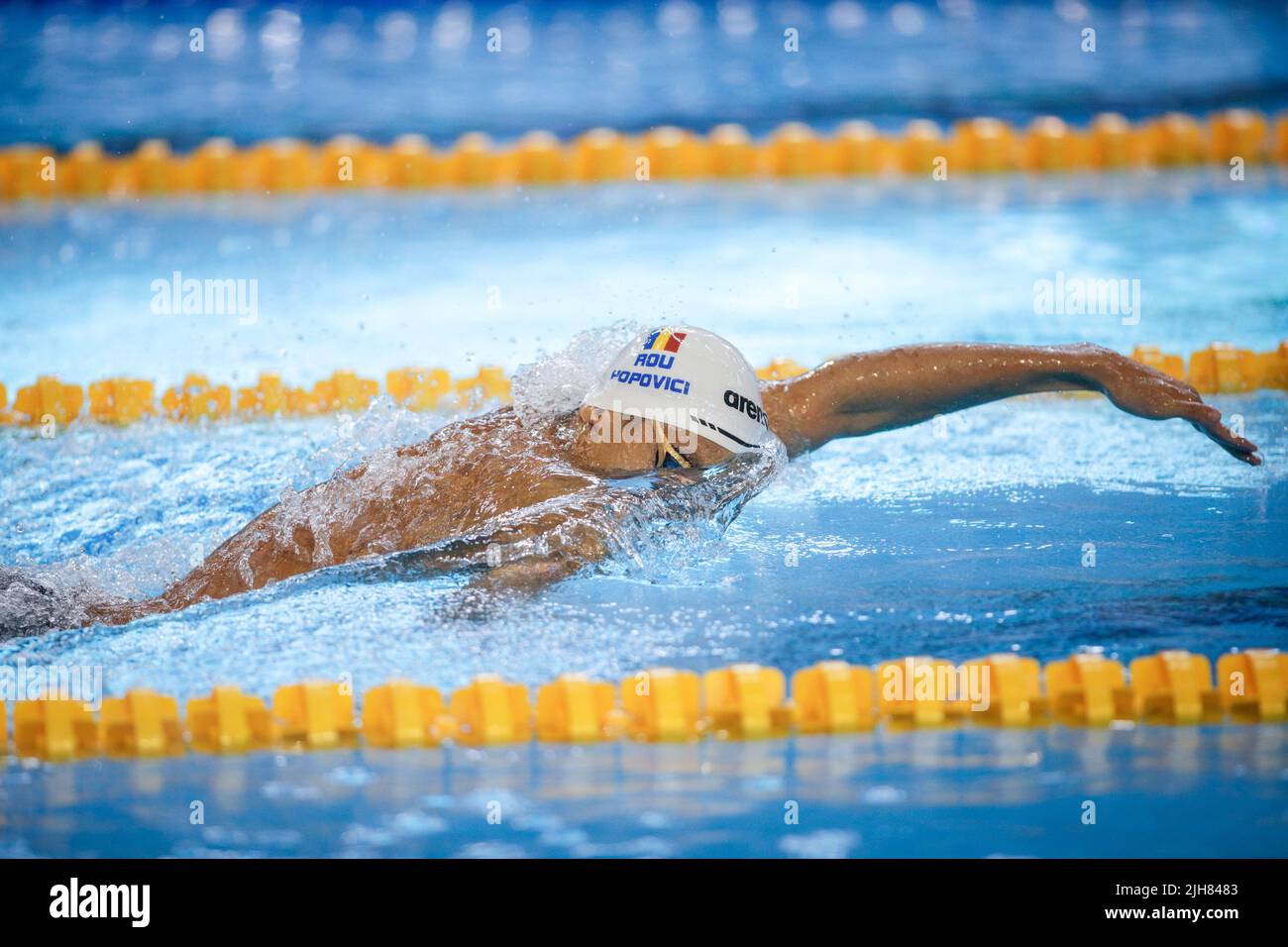 Otopeni, Rumänien - 8. Juli 2022: Details mit David Popovici Schwimmer aus Rumänien, der bei den len-Junioren-Europameisterschaften antritt. Stockfoto