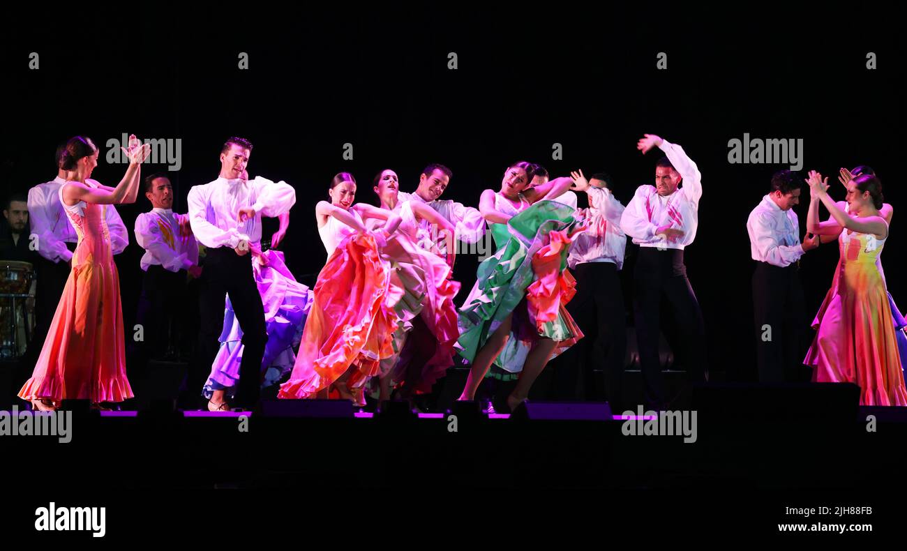 Flamenco, Andalusien, Ballett, Folklore, Dubai Expo, Erotik, Spanische Tänzer und Tänzerin beim Flamenco voller Anmut und Grazie und Leidenschaft Stockfoto