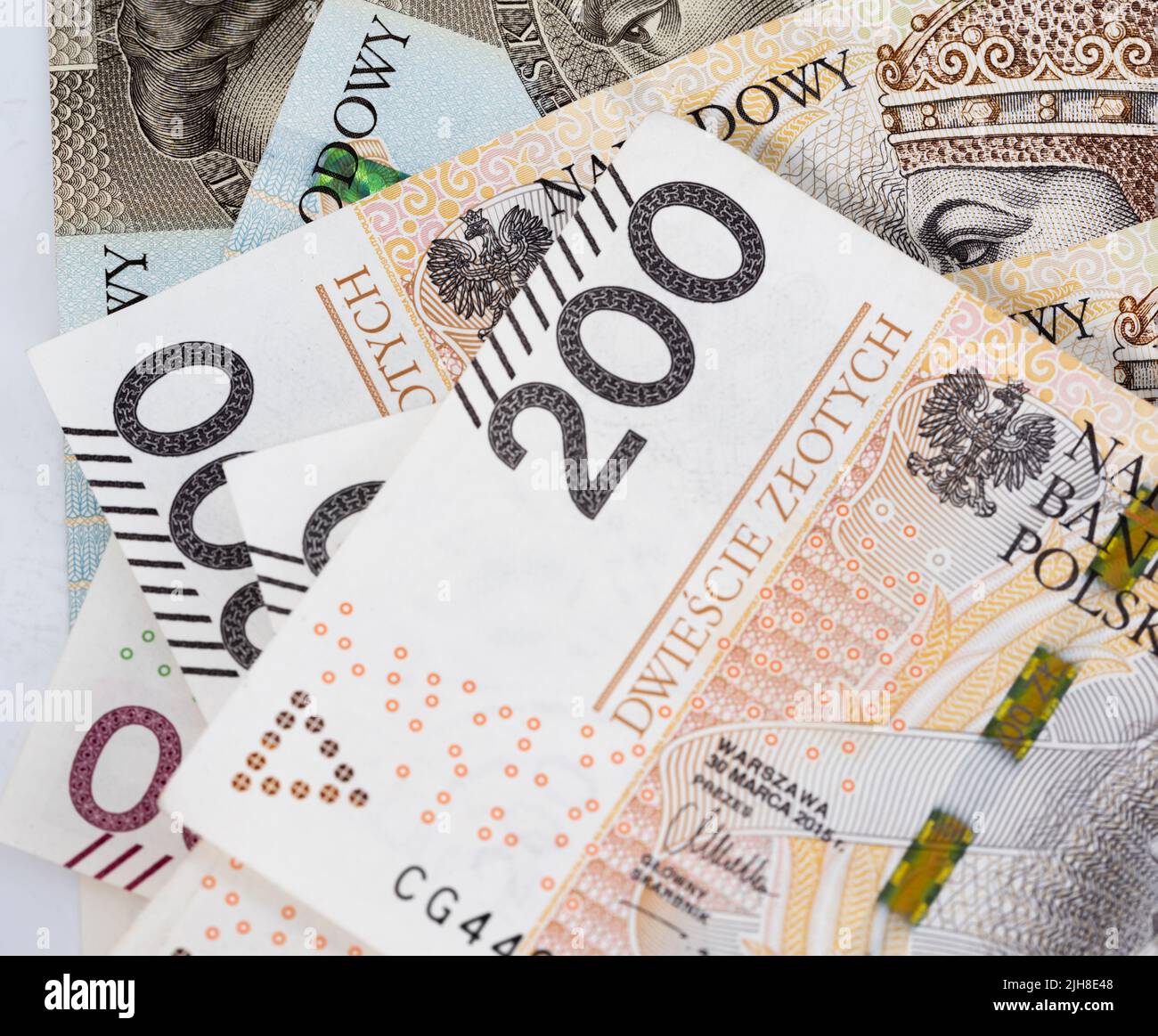 Polnische Banknoten großer Stückelungen, 200 und 500 Zlotys. Geld in polnischer Währung. Stockfoto