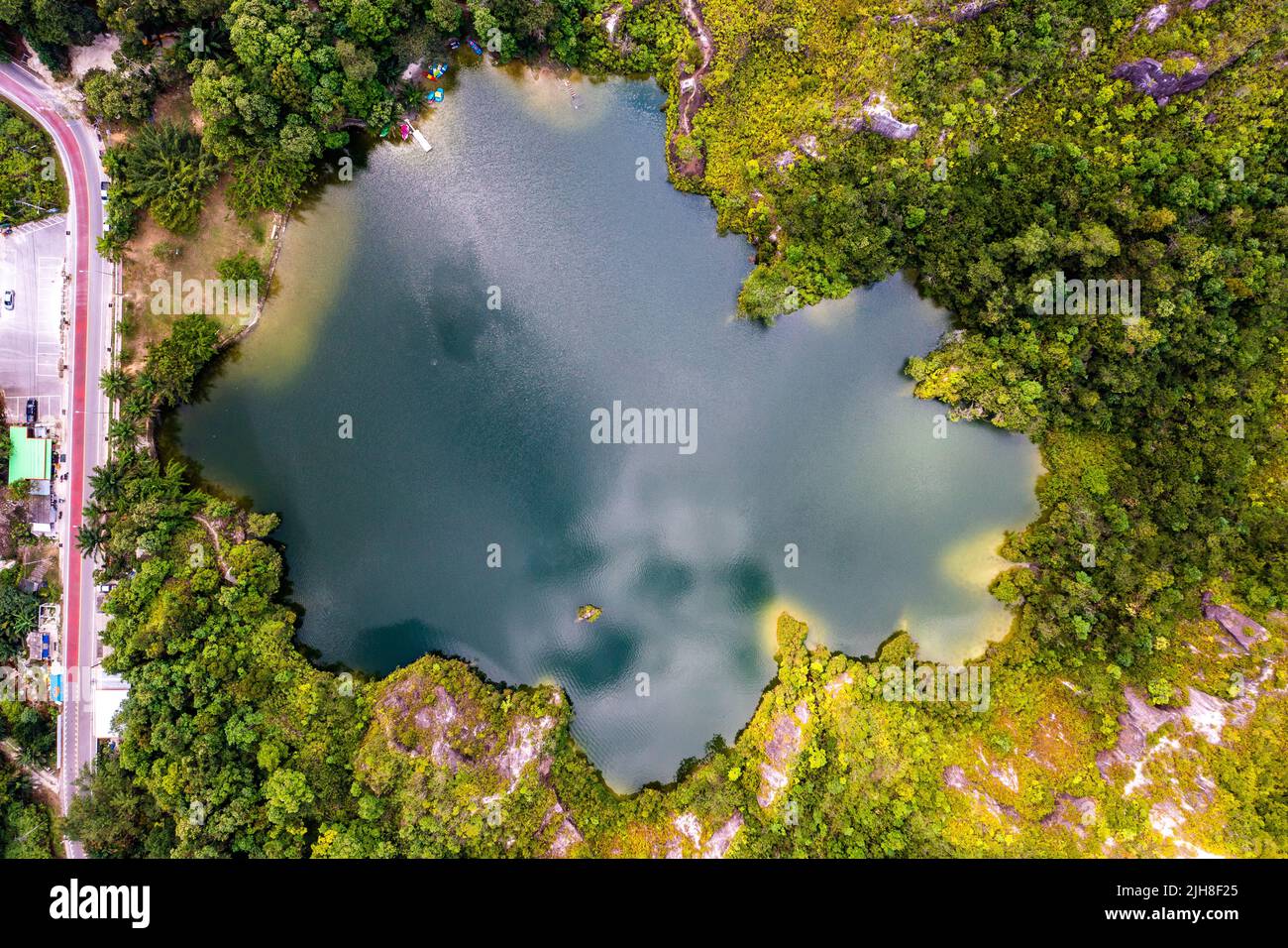 Luftaufnahme des Ranong Canyon Parks in hat Som Paen, Thailand Stockfoto