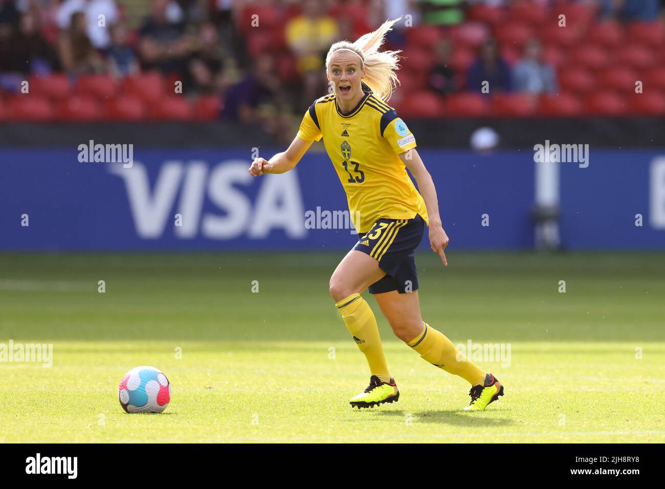 Sheffield, England, 13.. Juli 2022. Amanda Ilestedt aus Schweden beim Spiel der UEFA Women's European Championship 2022 in Bramall Lane, Sheffield. Bildnachweis sollte lauten: Jonathan Moscrop / Sportimage Stockfoto