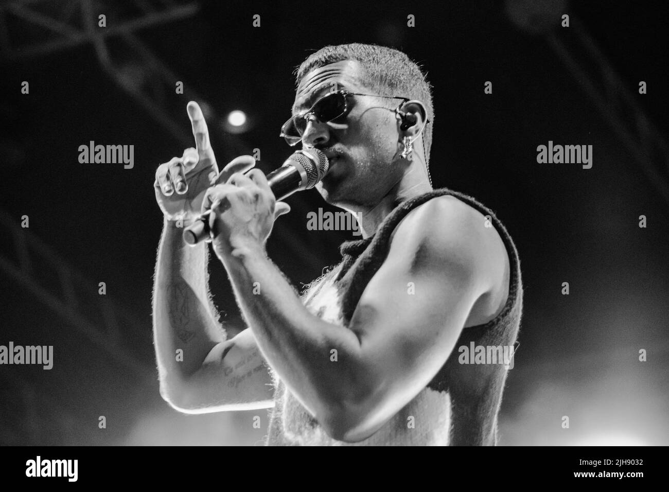 Piazza del Popolo, San Severino Marche, Italien, 15. Juli 2022, Mahmood auf der Bühne während der Mahmood - Ghettolimpo Sommer Tour 2022 - Italienische si Stockfoto