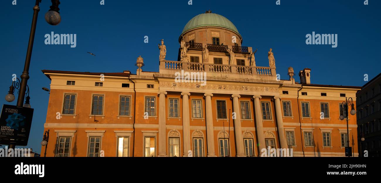 Palazzo Carciotti (18.. Jahrhundert, neoklassizistischer Stil), Triest, Italien Stockfoto