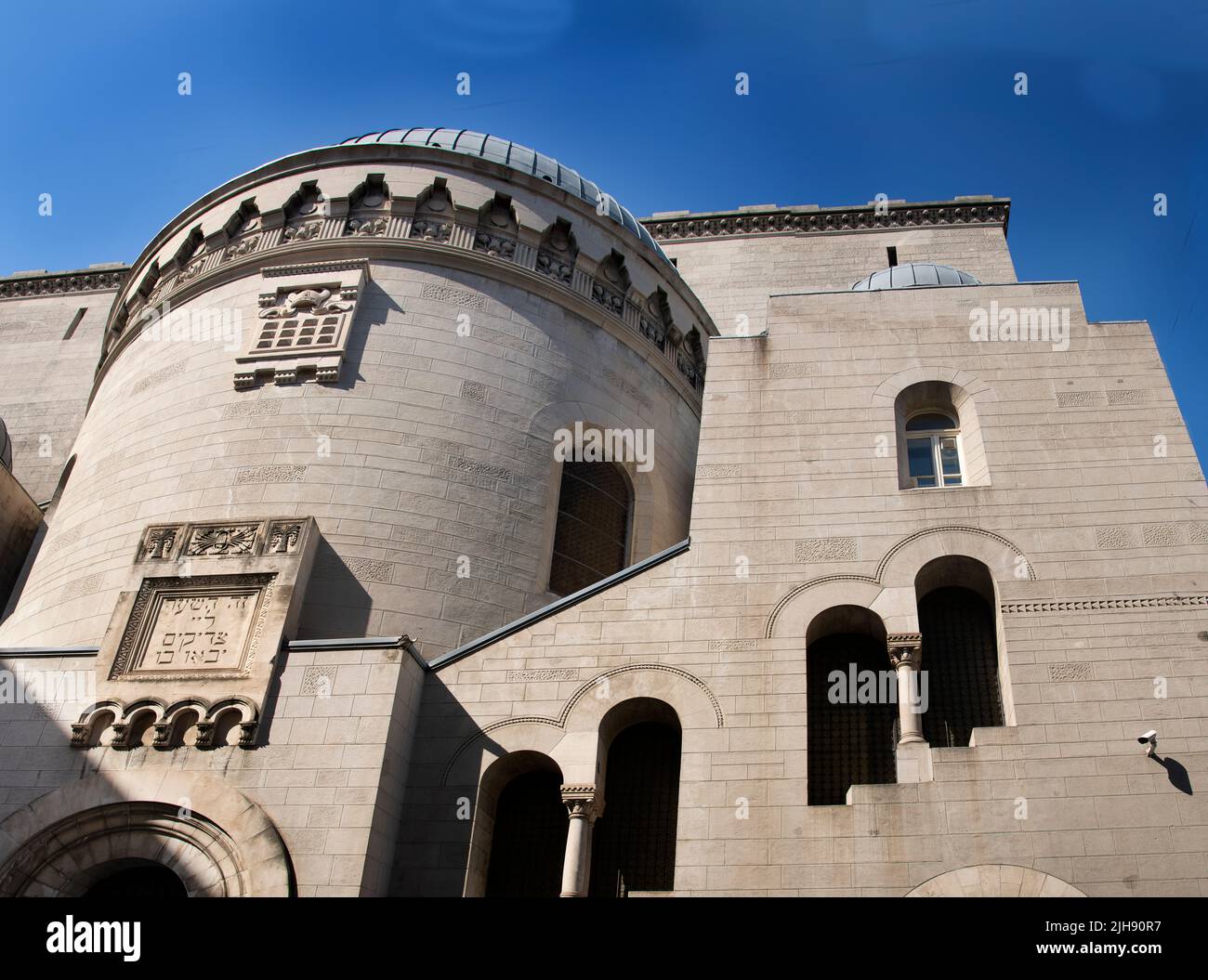 Die jüdische Synagoge von Triest (Tempio Israelitico di Trieste, erbaut unter österreichischer Herrschaft, 1908 - 1912, Architekten Ruggero & Arduino Berlam), Italien Stockfoto