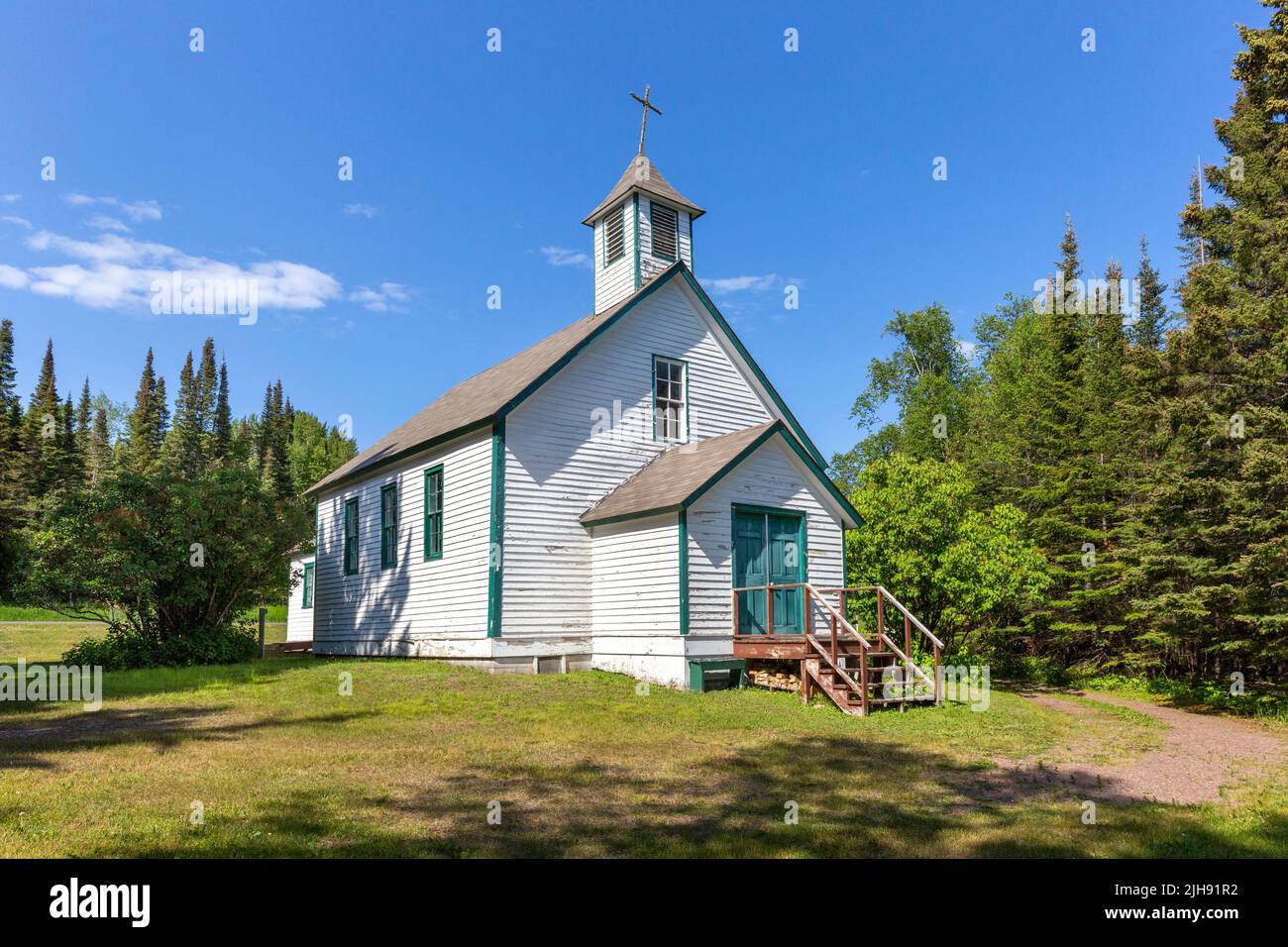 Die 1895 St. Francis Xavier Church oder Chippewa City Church in der Nähe von Grand Marais, Minnesota. Das Gebäude wurde im französischen Stil von Ojibwe Carpent erbaut Stockfoto