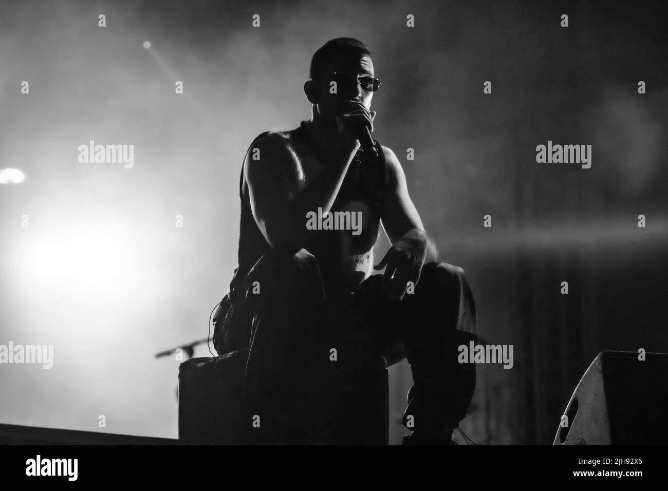 Piazza del Popolo, San Severino Marche, Italien, 15. Juli 2022, Mahmood auf der Bühne während der Mahmood - Ghettolimpo Sommer Tour 2022 - Italienische si Stockfoto