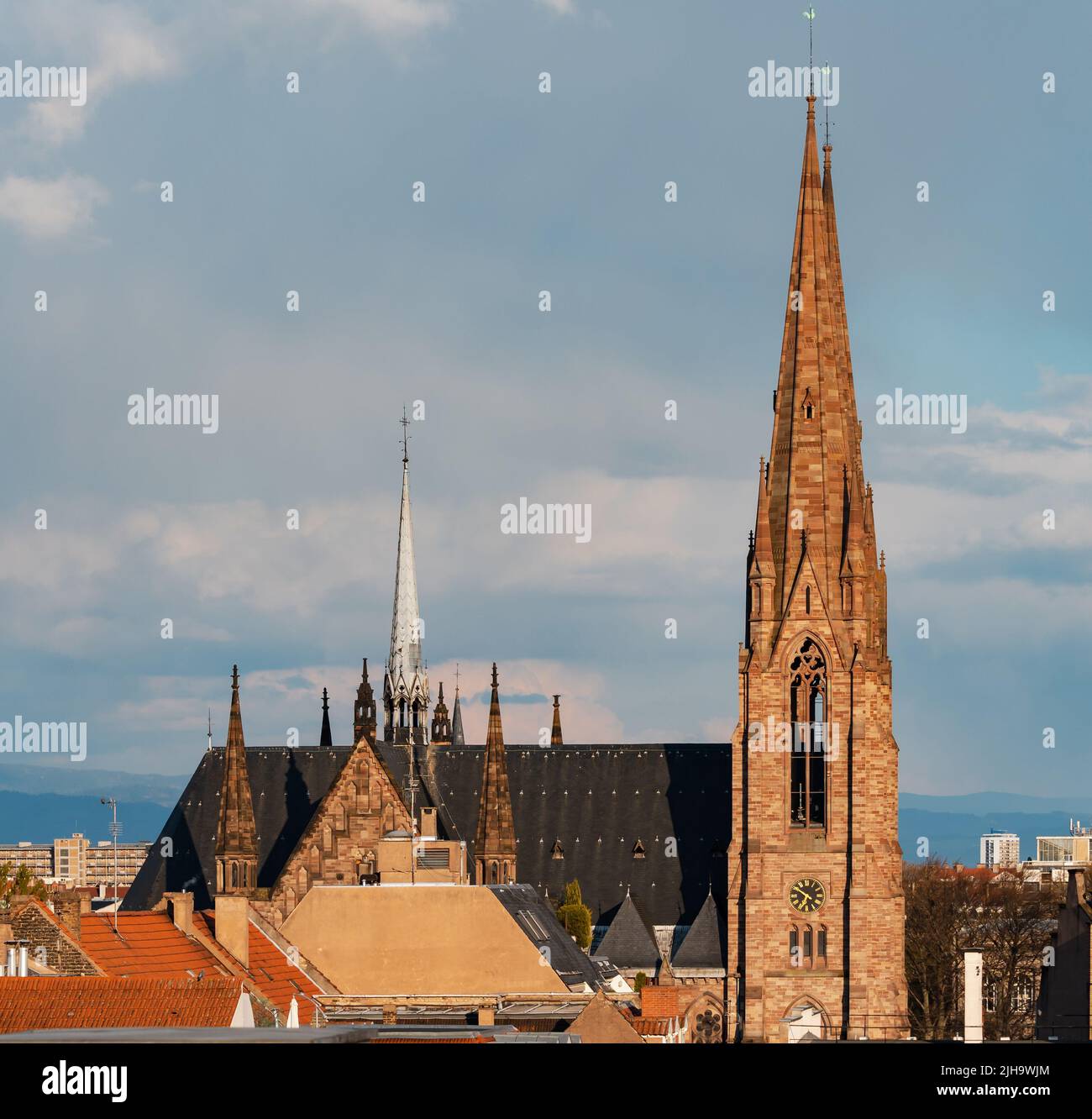 Dächer der Stadt Straßburg. Bibliotheksgebäude. St. Paul's Cathedral. Blick auf die Stadt. Stockfoto