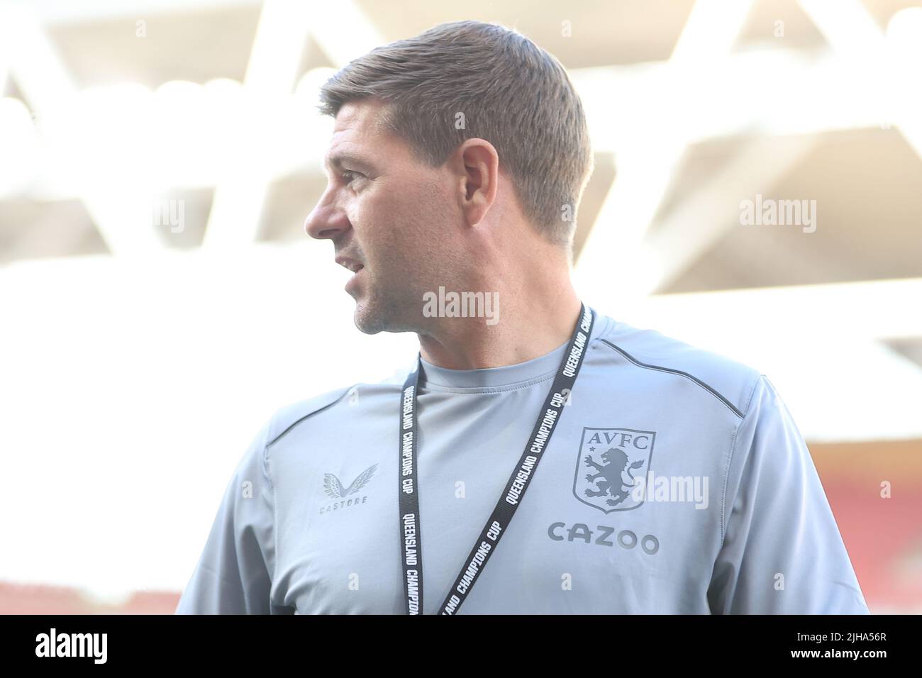 Steven Gerrard, Manager der Aston Villa, schaut zu Stockfoto