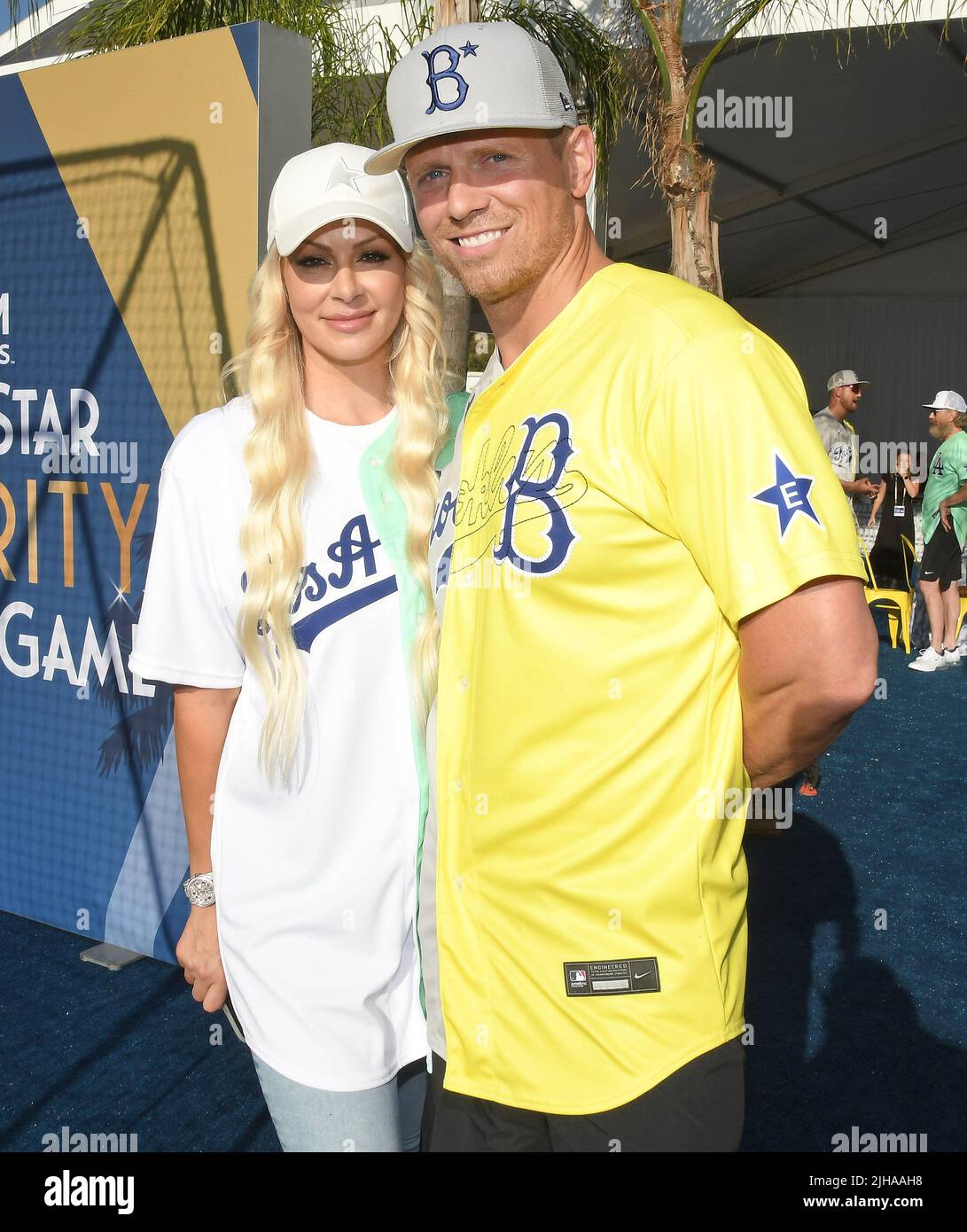 Los Angeles, USA. 16.. Juli 2022. (L-R) Maryse Ouellet und das Miz beim MLB All-Star Celebrity Softball Game 2022 Medienverfügbarkeit am Samstag, 16. Juli 2022, auf dem Parkplatz 76 Station - Dodger Stadium in Los Angeles, CA. (Foto: Sthanlee B. Mirador/Sipa USA) Quelle: SIPA USA/Alamy Live News Stockfoto