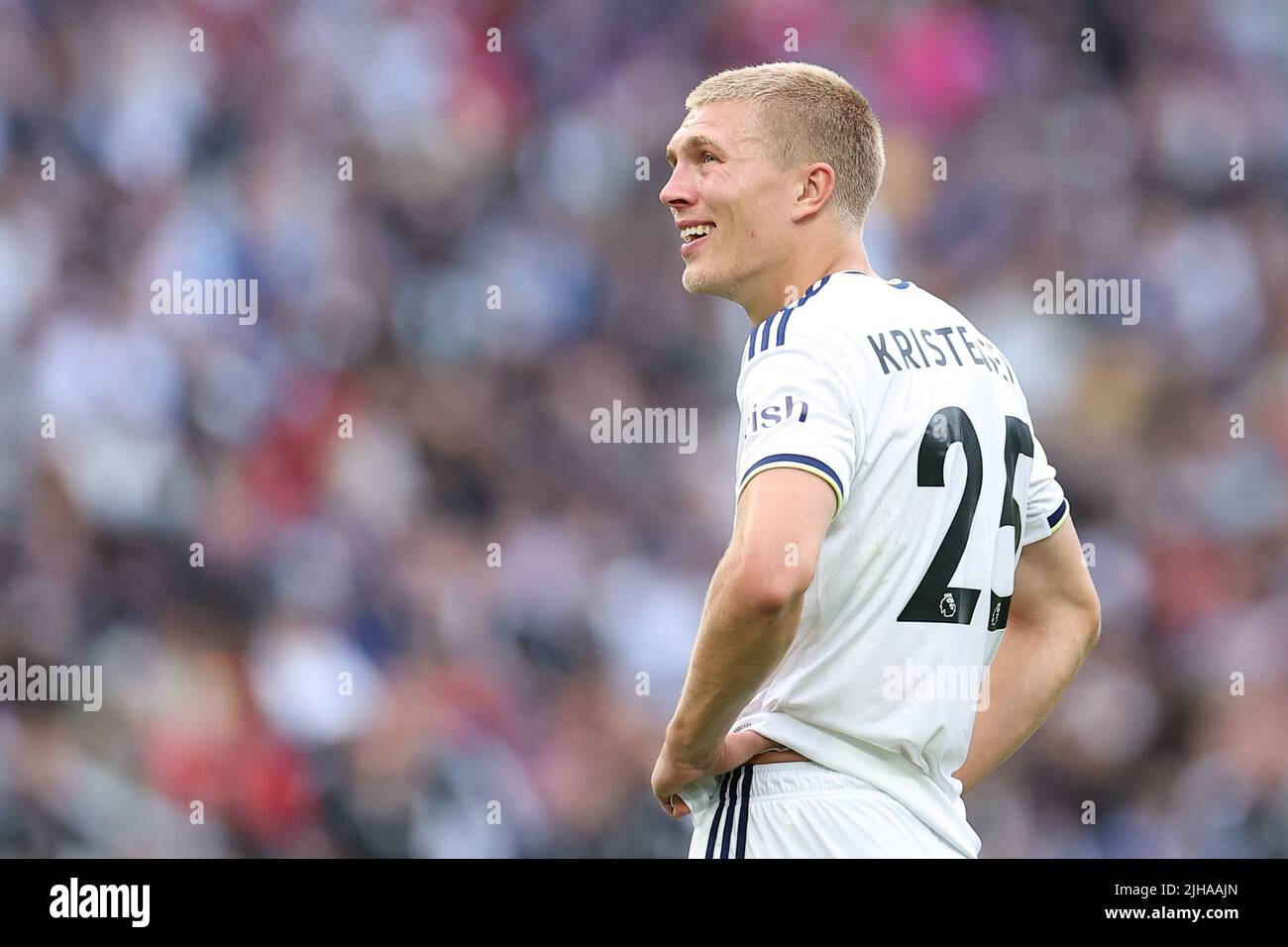 Brisbane, Australien. 17.. Juli 2022. Rasmus Kristensen von Leeds United schaut und lächelt am 7/17/2022 in Brisbane, Australien. (Foto von Patrick Hoelscher/News Images/Sipa USA) Quelle: SIPA USA/Alamy Live News Stockfoto