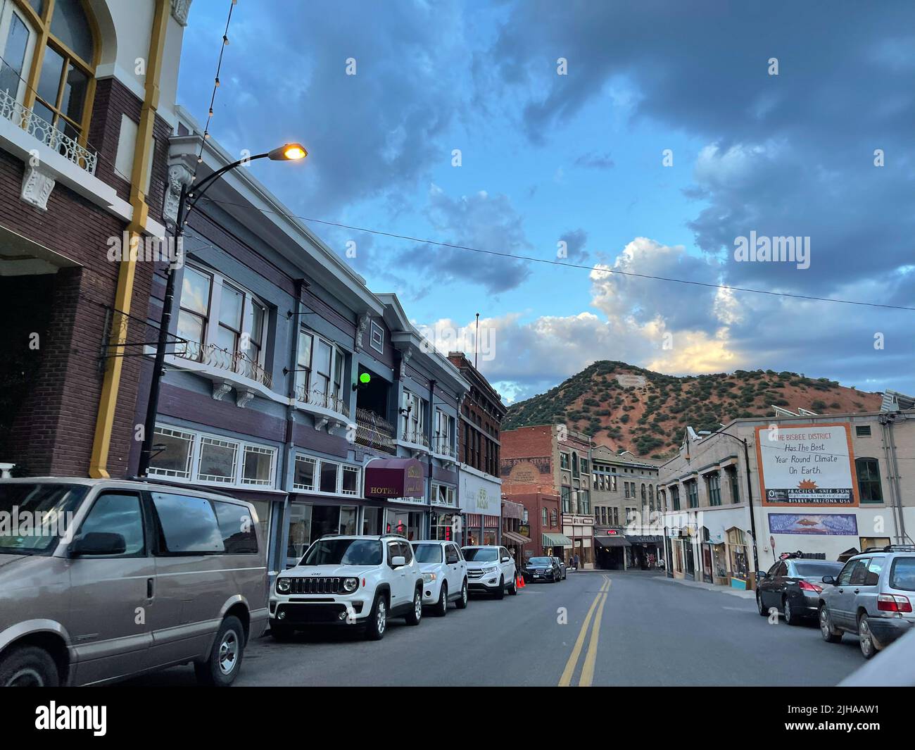 Bisbee, Stadt in Arizona USA. Old West Town, die aus der Kupfermine entstand, liegt im Cochise County im US-Bundesstaat Arizona und südöstlich von Tucson und ist die alte Bergbaustadt Tombstone. © (Foto von Luis Gutierrez/Norte Photo) Bisbee, ciudad en Arizona Estados Unidos. pueblo del viejo oeste que surgio por la mina de Cobre, se ubica en el condado de Cochise en el estado estadounidense de Arizona y al sureste de Tucson, está el Antiguo pueblo minero de Tombstone. © (Foto von Luis Gutierrez/Norte Photo) Stockfoto