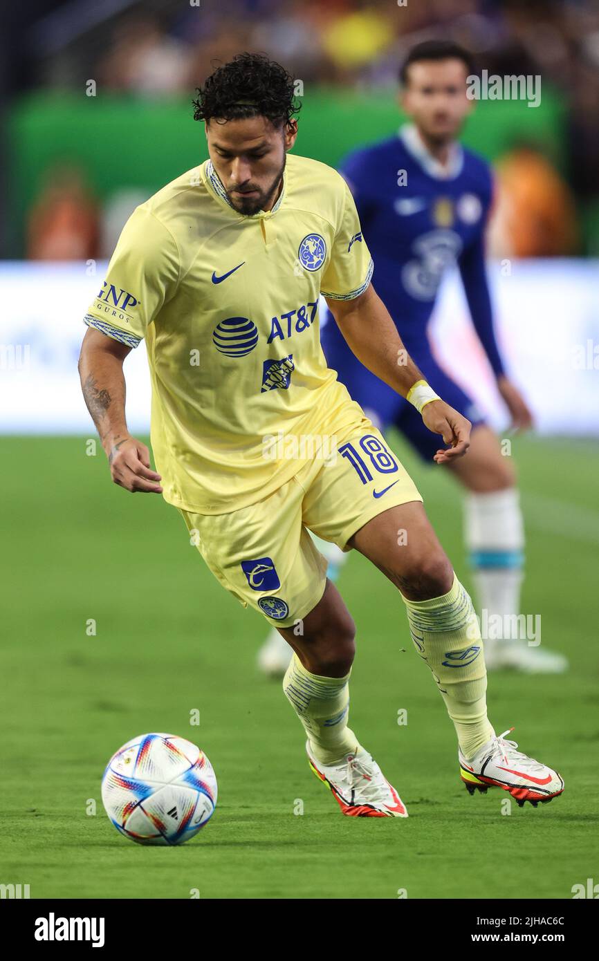 Las Vegas, NV, USA. 16.. Juli 2022. Club America Verteidiger Bruno Valdez (18) dribbelt den Ball während des FC Clash of Nations 2022-Spiels mit Chelsea FC gegen Club America im Allegiant Stadium in Las Vegas, NV. Zur Halbzeit werden die Teams 0-0. Christopher Trim/CSM/Alamy Live News Stockfoto