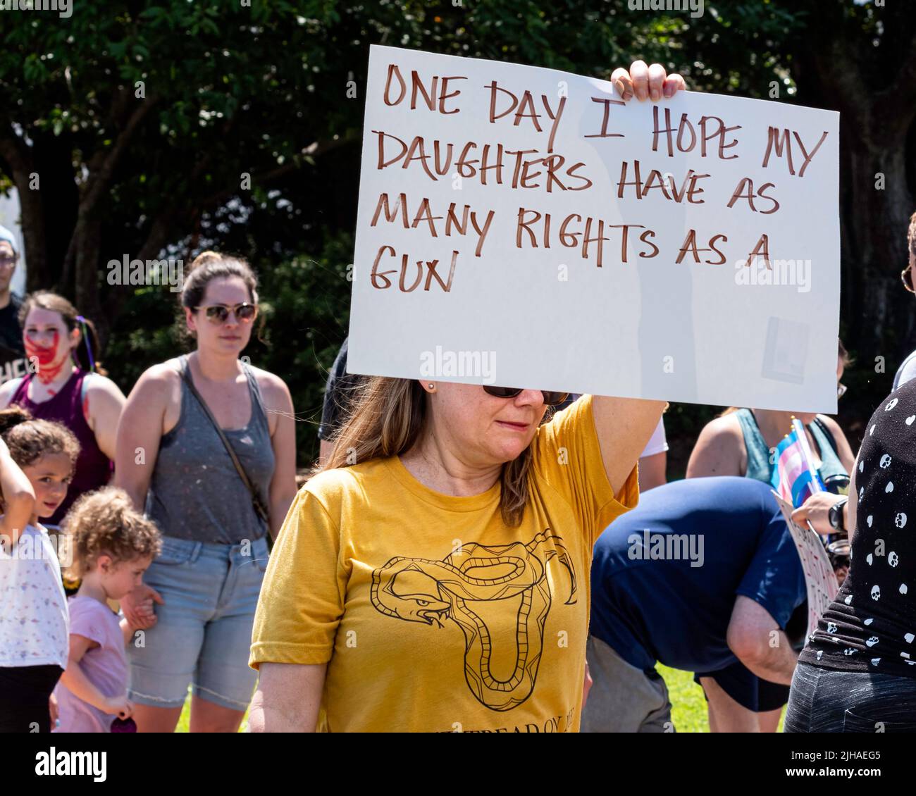 Montgomery, Alabama, USA - 4. Juli 2022: Demonstranten marschierten im Stadtzentrum von Montgomery zur Unterstützung der Reproduktionsrechte der Frauen im Gefolge der Supre Stockfoto