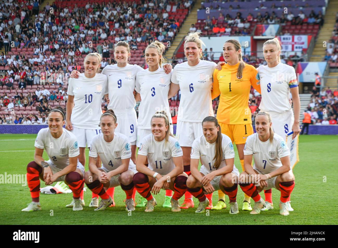 Southampton, Großbritannien. 15.. Juli 2022. Southampton, England, 15. 2022. Juli: England stellt sich während des UEFA Womens Euro 2022 Fußballspiels zwischen England und Nordirland in St. Marys in Southampton, England, auf. (Karl W Newton /SPP) Quelle: SPP Sport Press Foto. /Alamy Live News Stockfoto