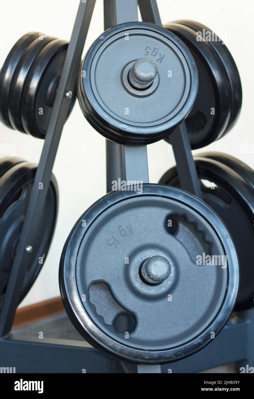 Hantelablage Platten Halter in der Turnhalle Stockfoto