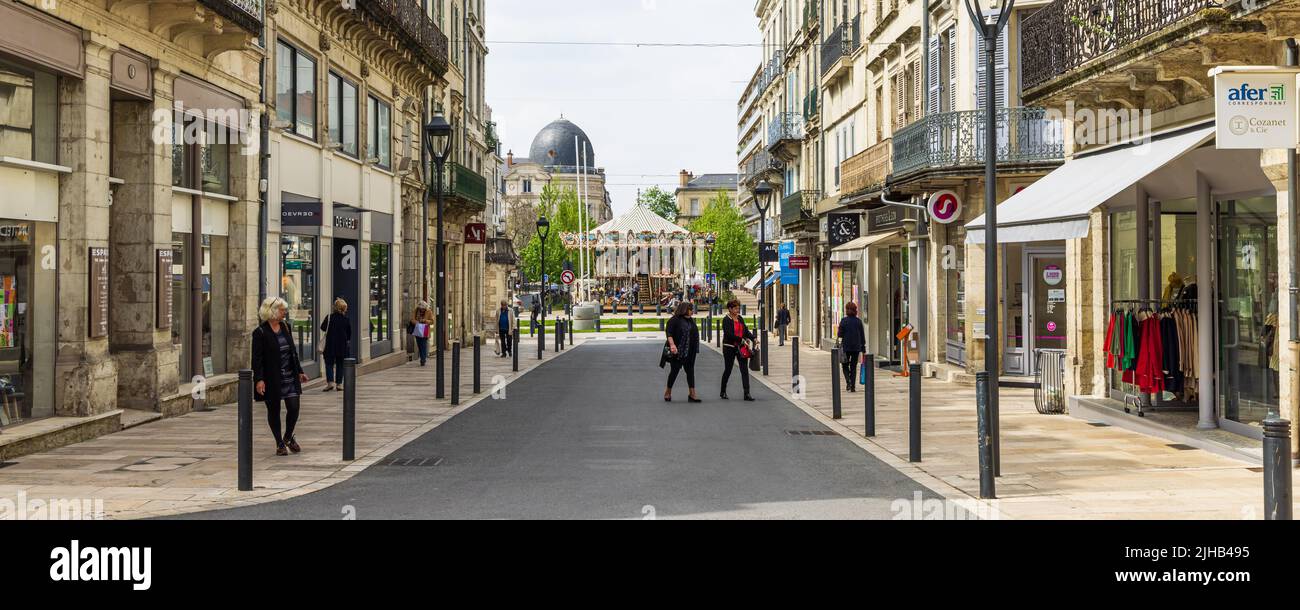 Perigueux, Frankreich - 29. April 2022: Blick auf die Straße der Region Perigueux Dordogne im Südwesten Frankreichs Stockfoto