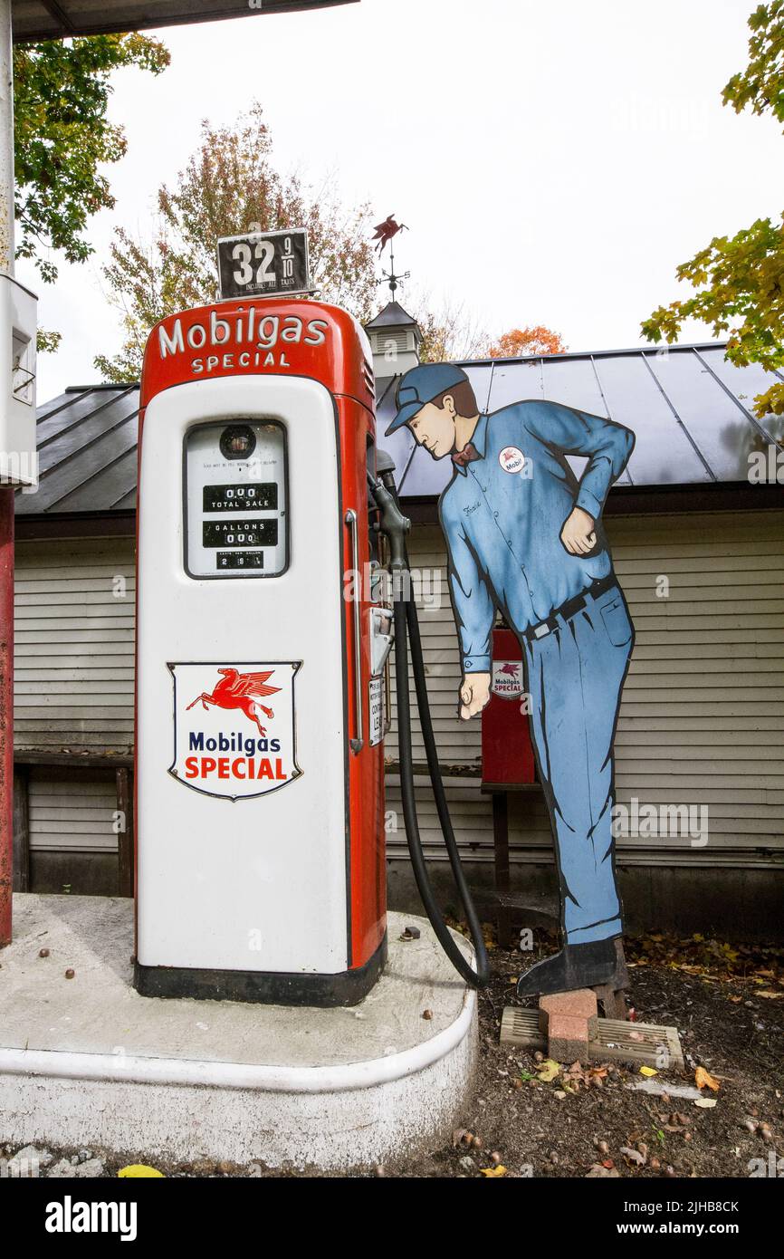 Vintage-Anzeige der Gaspumpe mit historischem Kraftstoffpreis, New Hampshire, USA US NH Stockfoto