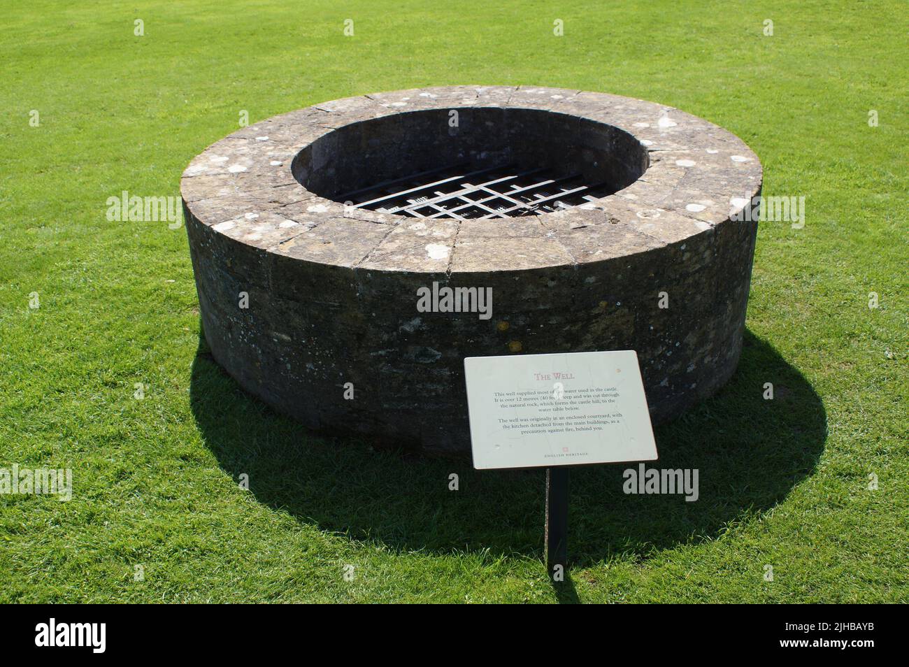 Castleton, Sherborne, Dorset (UK): Der runde Brunnen von Sherborne Old Castle Stockfoto