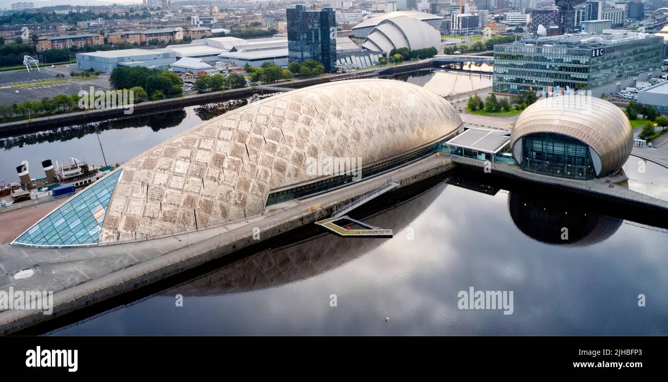 Glasgow, Schottland, Großbritannien, August 24. 2019, Luftaufnahme des Wissenschaftszentrums Glasgow, des SECC und des Hydro-Gebiets am Ufer des Flusses Clyde bei Sonnenaufgang Stockfoto