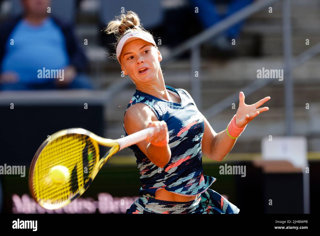 Hamburg, Deutschland. 17.. Juli 2022. Tennis: WTA Tour/ATP Tour, Singles,  Frauen, 1. Runden. Jani (Ungarn) - Pigossi (Brasilien). Laura Pigossi in  Aktion. Quelle: Frank Molter/dpa/Alamy Live News Stockfotografie - Alamy