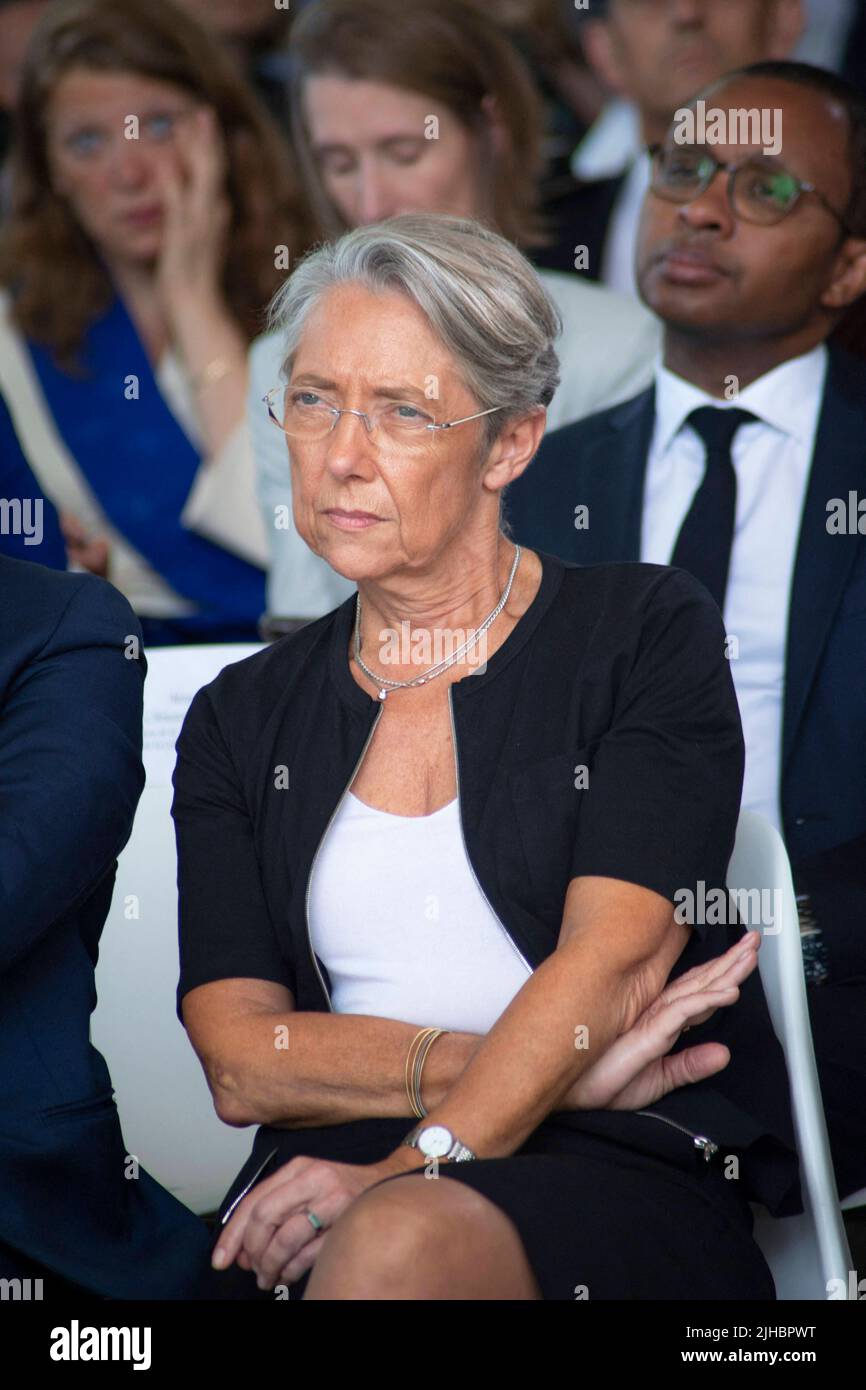 Die französische Premierministerin Elisabeth Borne nimmt am Sonntag, den 17. Juli 2022, am 80.. Jahrestag der „Vel d'HIV“-Gedenkfeier in Paris, Frankreich, Teil. Am 16. Und 17. Juli 1942 verhafteten französische Polizisten und Gendarmen auf Befehl des Vichy-Regimes in Paris 13.152 Juden, darunter 4.115 Kinder. Sie wurden auf dem Velodrome d'Hiver inhaftiert, bevor sie in Viehwaggons nach Auschwitz für ihren Massenmord verschifft wurden. Foto von Arnaud Andrieu/Pool/ABACAPRESS.COM Stockfoto