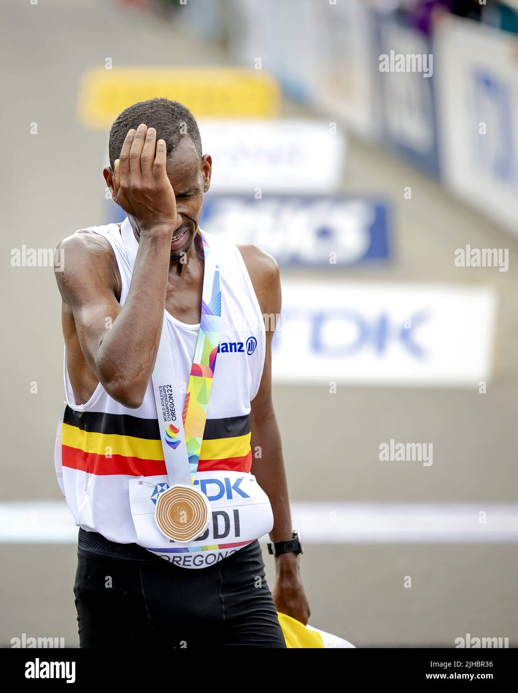 EUGENE - Bashir Abdi (Bel) wird am dritten Tag der Leichtathletik-Weltmeisterschaften im Hayward Field Stadium Dritter im Marathon. ANP ROBIN VAN LONKHUIJSEN Stockfoto