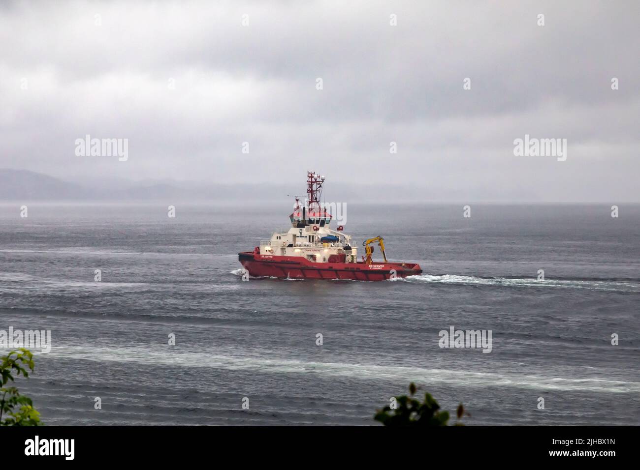 Schlepper BB Server in Byfjorden, Abfahrt vom Hafen Bergen, Norwegen Stockfoto