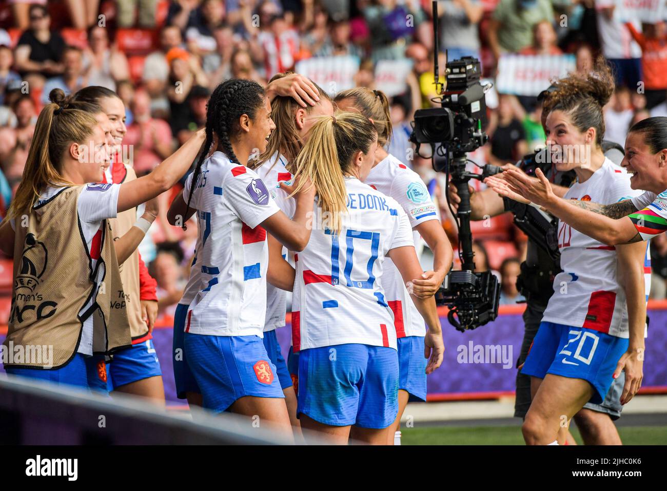 SHEFFIELD - die Frauen von Romee Leuchter aus Holland feiern den 1-2 während des UEFA Women's EURO England 2022-Spiels zwischen der Schweiz und den Niederlanden am 17. Juli 2022 im Bramall Lane-Stadion in Sheffield, Großbritannien. ANP GERRIT VAN COLOGNE Stockfoto