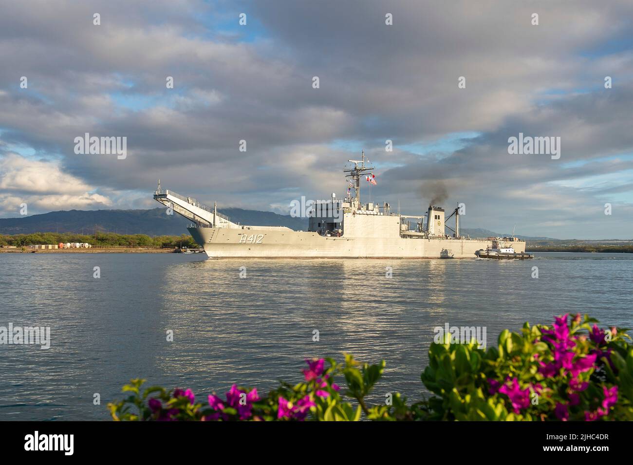 Pearl Harbor, Usa. 12. Juli 2022. Der ARM des mexikanischen PANZERLANDUNGSSCHIFFS Usumacinta der mexikanischen Marine der Newport-Klasse verlässt Pearl Harbor, um die auf See gelegene Phase des Rim of the Pacific am 12. Juli 2022 in Honolulu, Hawaii, zu beginnen. Kredit: MC2 Aiko Bongolan/US Navy/Alamy Live Nachrichten Stockfoto