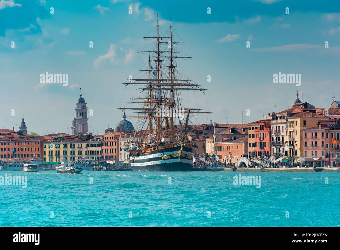 Das wunderschöne Hochschiff Amerigo Vespucci in Venedig, Italien Stockfoto