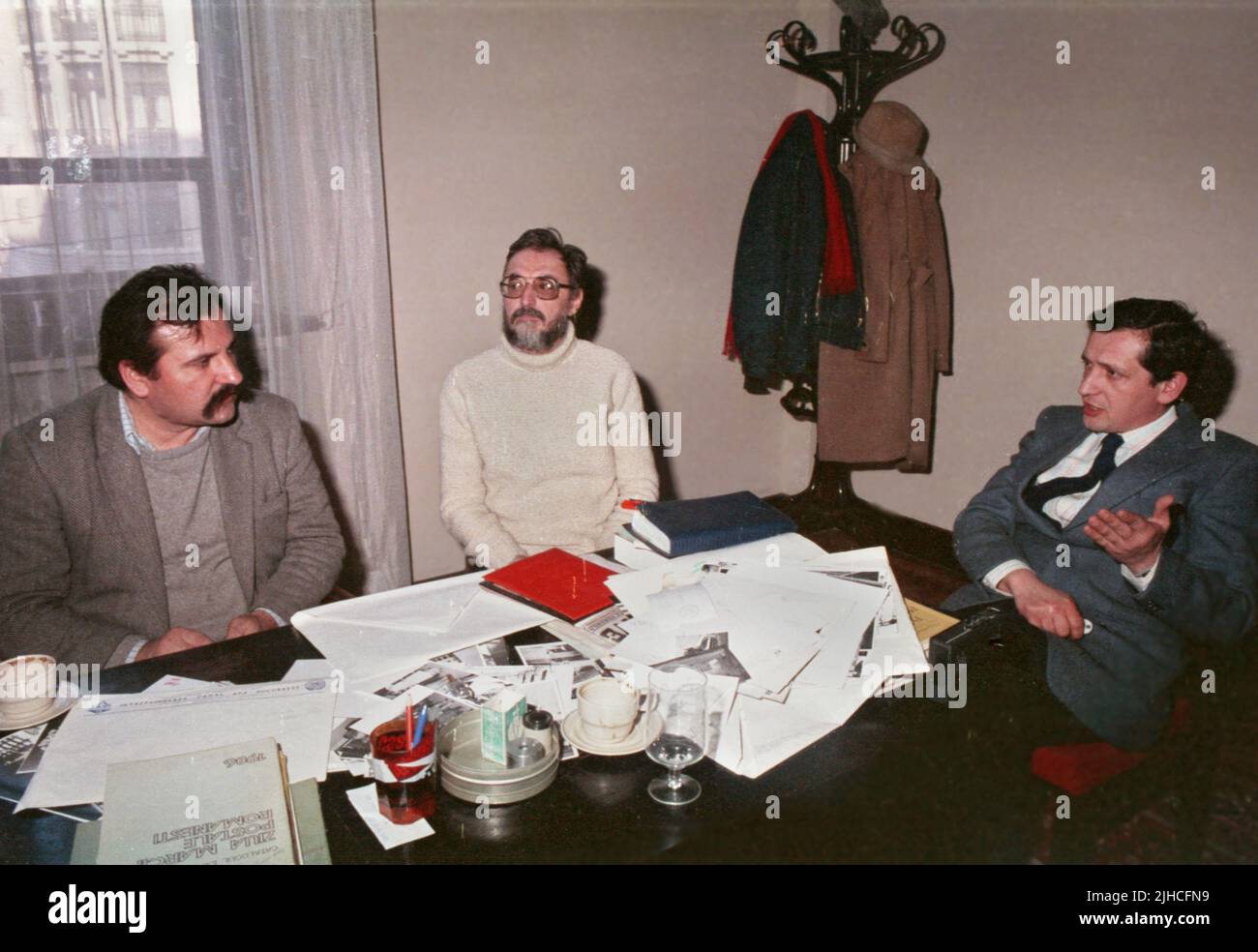 Dan Predescu (links), der erste Bürgermeister von Bukarest nach der rumänischen Revolution von 1989. Stockfoto