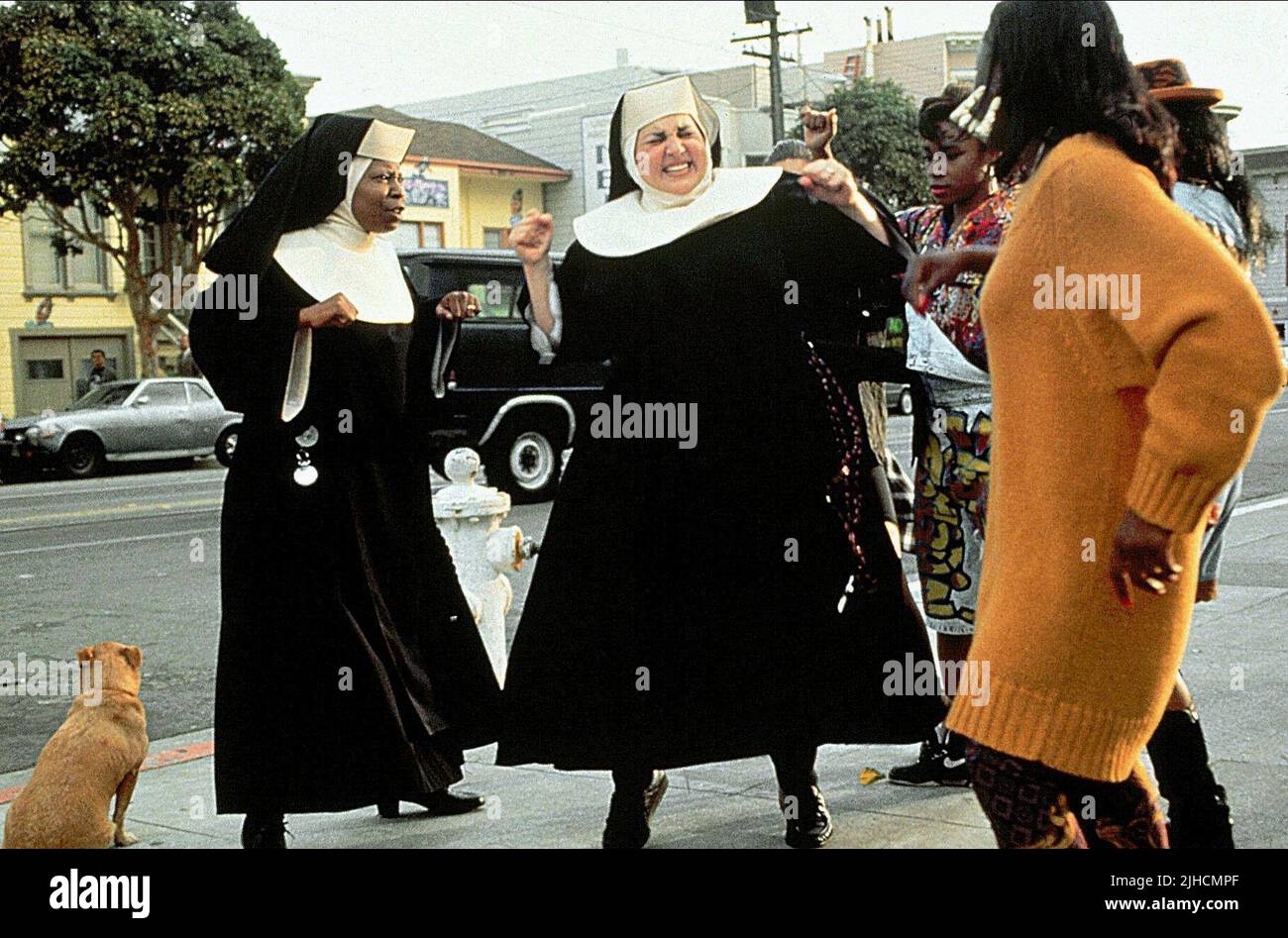 WHOOPI GOLDBERG, Kathy Najimy, SISTER ACT, 1992 Stockfoto