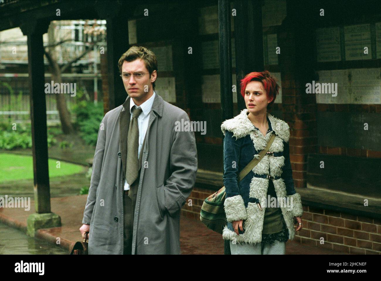 JUDE LAW, NATALIE PORTMAN, Enger, 2004 Stockfoto