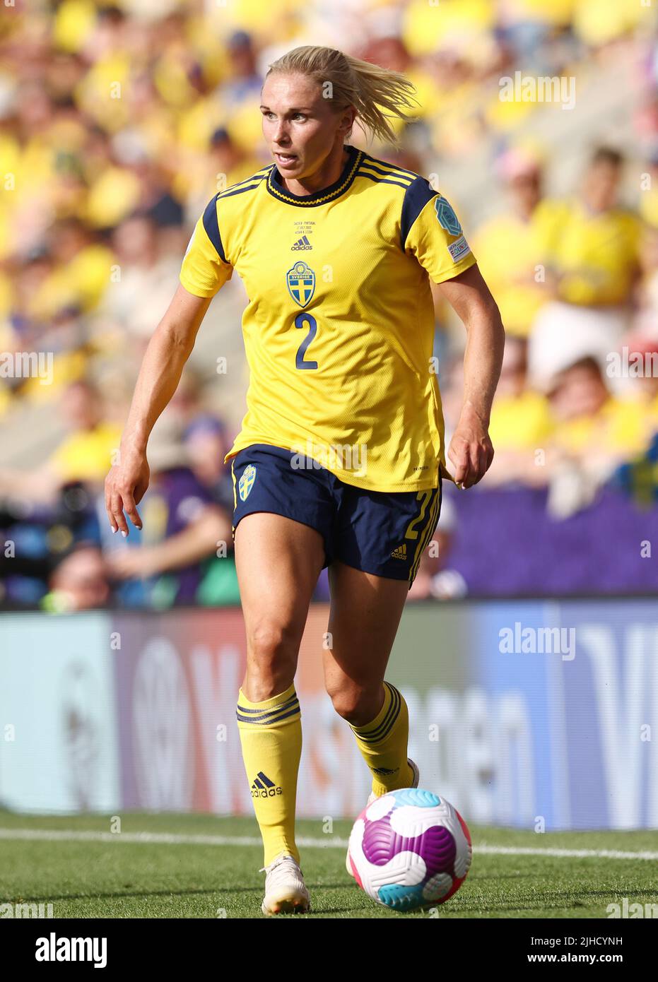 Leigh, Großbritannien. 17.. Juli 2022. Jonna Andersson aus Schweden während des Spiels der UEFA Women's European Championship 2022 im Leigh Sports Village, Leigh. Bildnachweis sollte lauten: Darren Staples/Sportimage Credit: Sportimage/Alamy Live News Stockfoto