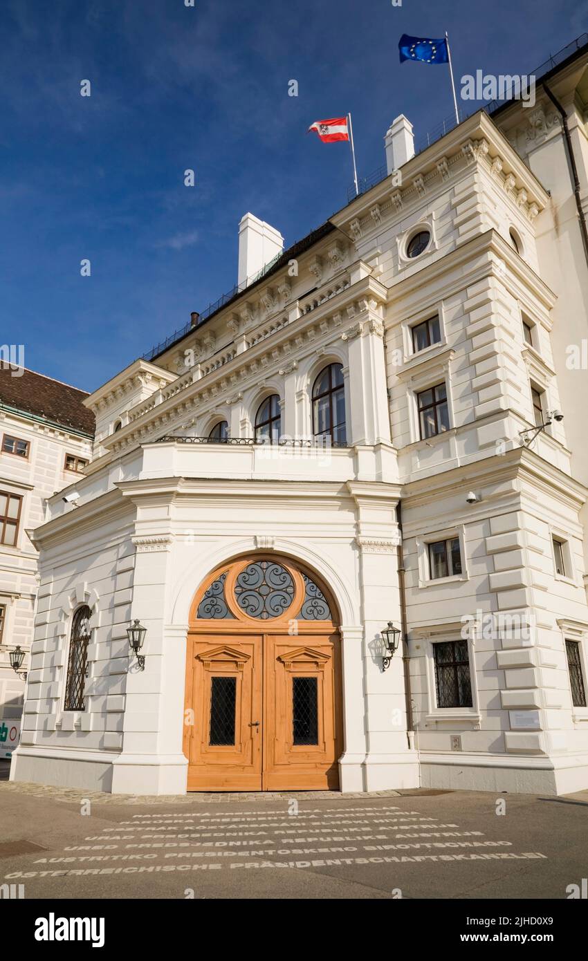 Gebäude im alten architektonischen Stil im Hofburg-Komplex, Wien, Österreich. Stockfoto