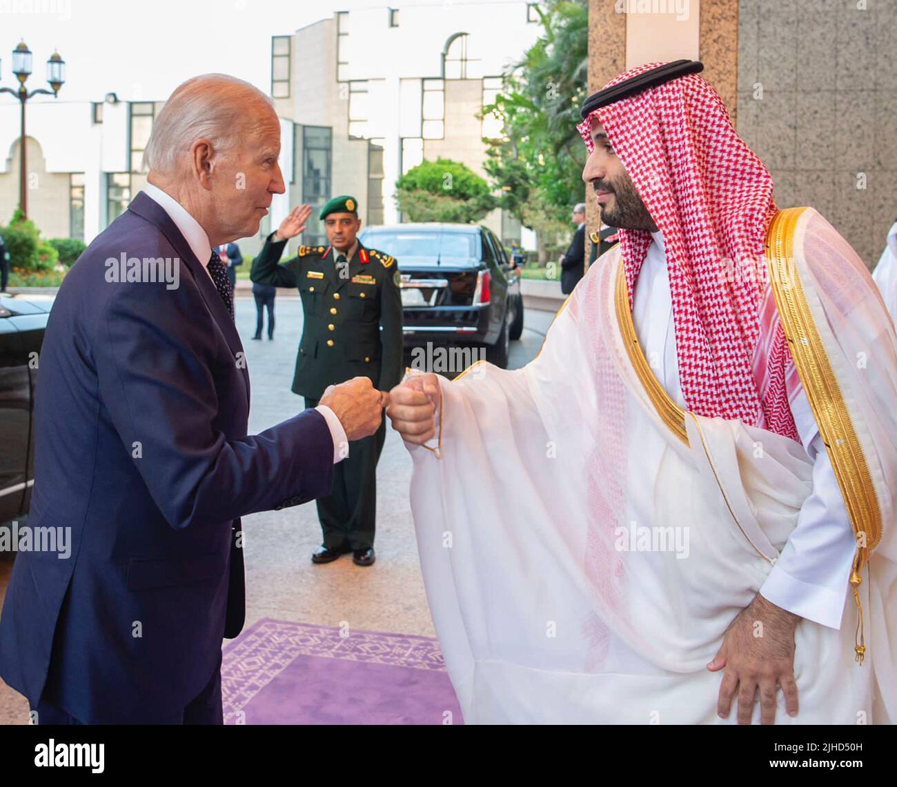 Jeddah, Saudia-Arabien. 17.. Juli 2022. Präsident Joe Biden trifft sich am Freitag, den 15. Juli 2022, im Al Salman Royal Palace mit dem saudischen Kronprinzen Mohammed bin Salman in Jeddah. Biden stellte seine Vision für die Rolle der Vereinigten Staaten im Nahen Osten am letzten Tag seiner viertägigen Reise durch die Region, dem Jeddah-Gipfel für Sicherheit und Entwicklung, vor, an dem die Staats- und Regierungschefs der Golfstaaten teilnahmen. Foto via Saudi Press Agency/UPI Kredit: UPI/Alamy Live News Stockfoto