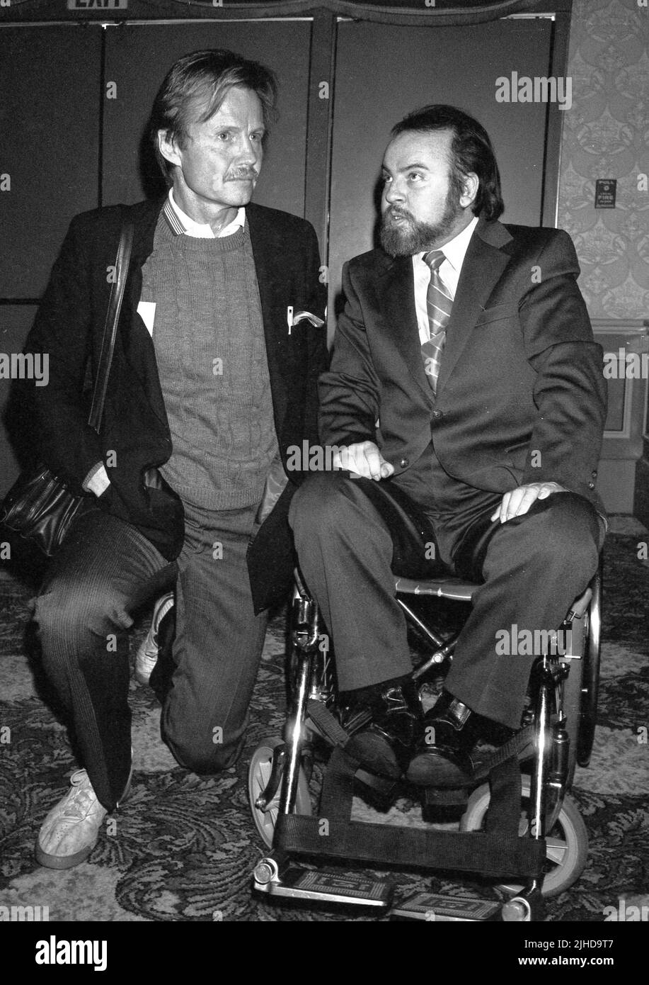 Jon Voight und Brig General Roland Cinciarelli bei der Welcome Home Ankündigung zu Ehren der Vietnam Veteranen am 7. Februar 1986. Quelle: Ralph Dominguez/MediaPunch Stockfoto