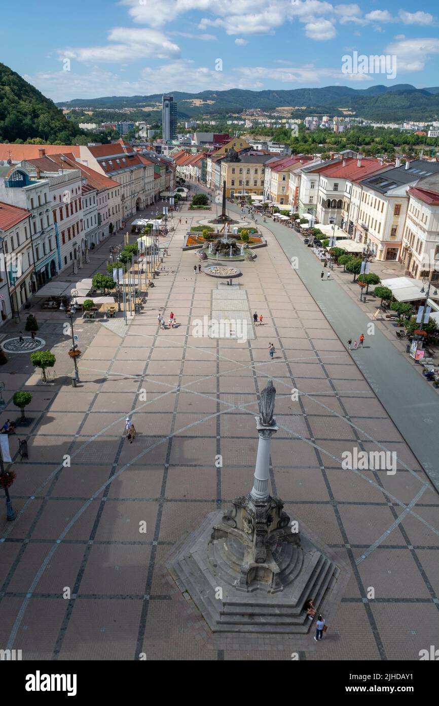 SNP-Platz in Banska Bystrica während der Sommersaison. Stockfoto