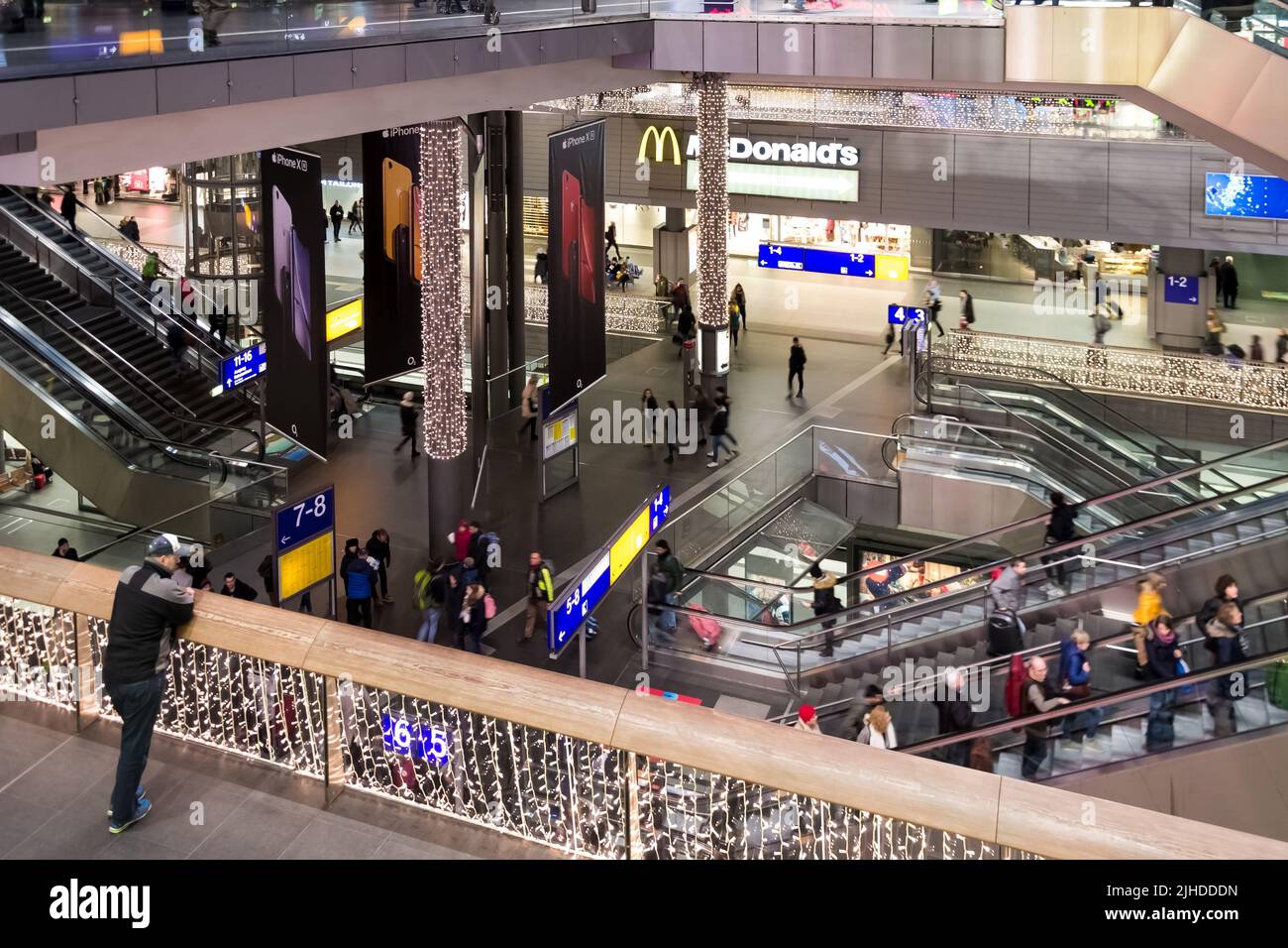 Rchitectural Detail von Berlin Hauptbahnhof der Hauptbahnhof der Hauptstadt von Deutschland. Stockfoto