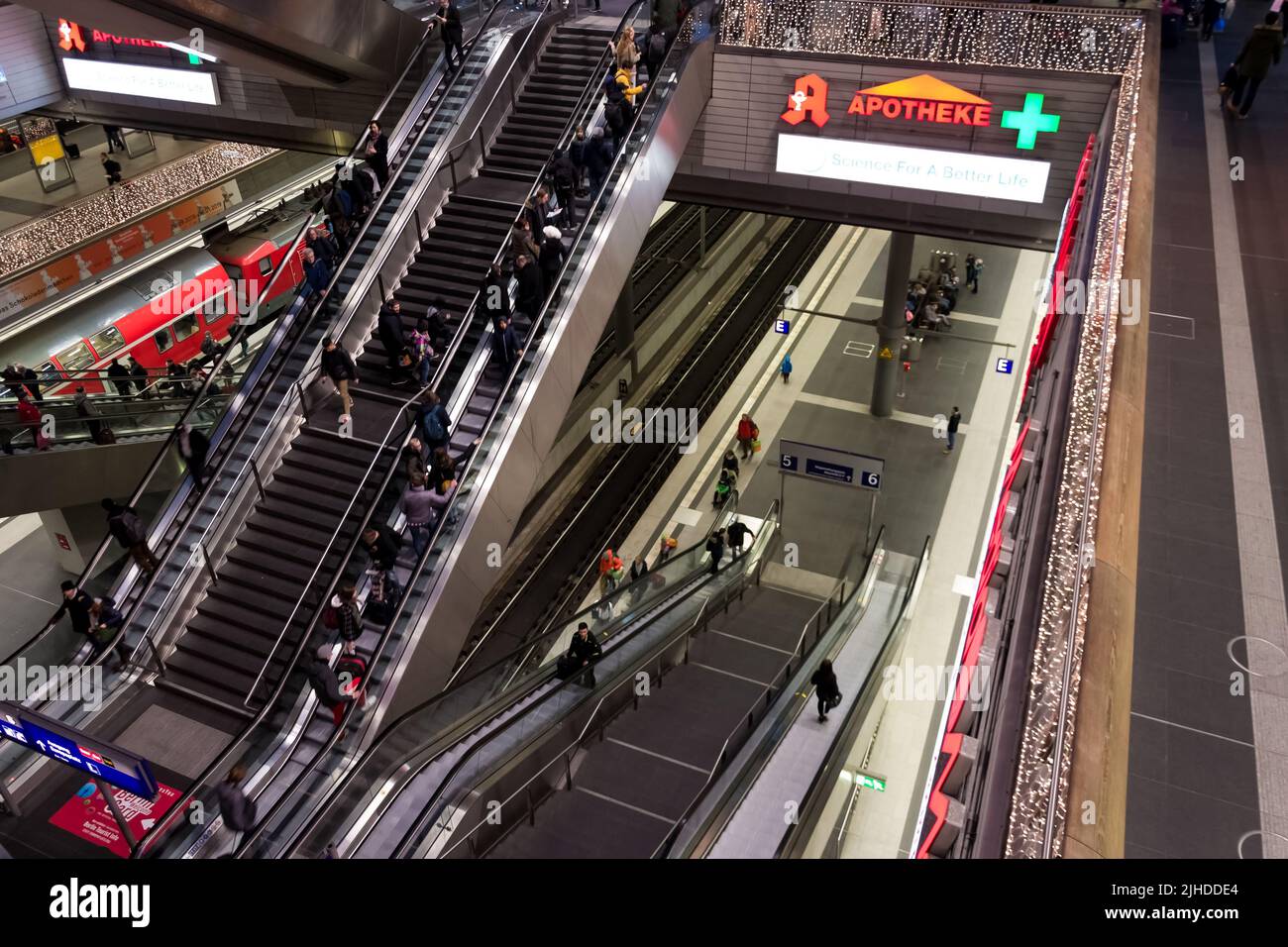 Rchitectural Detail von Berlin Hauptbahnhof der Hauptbahnhof der Hauptstadt von Deutschland. Stockfoto