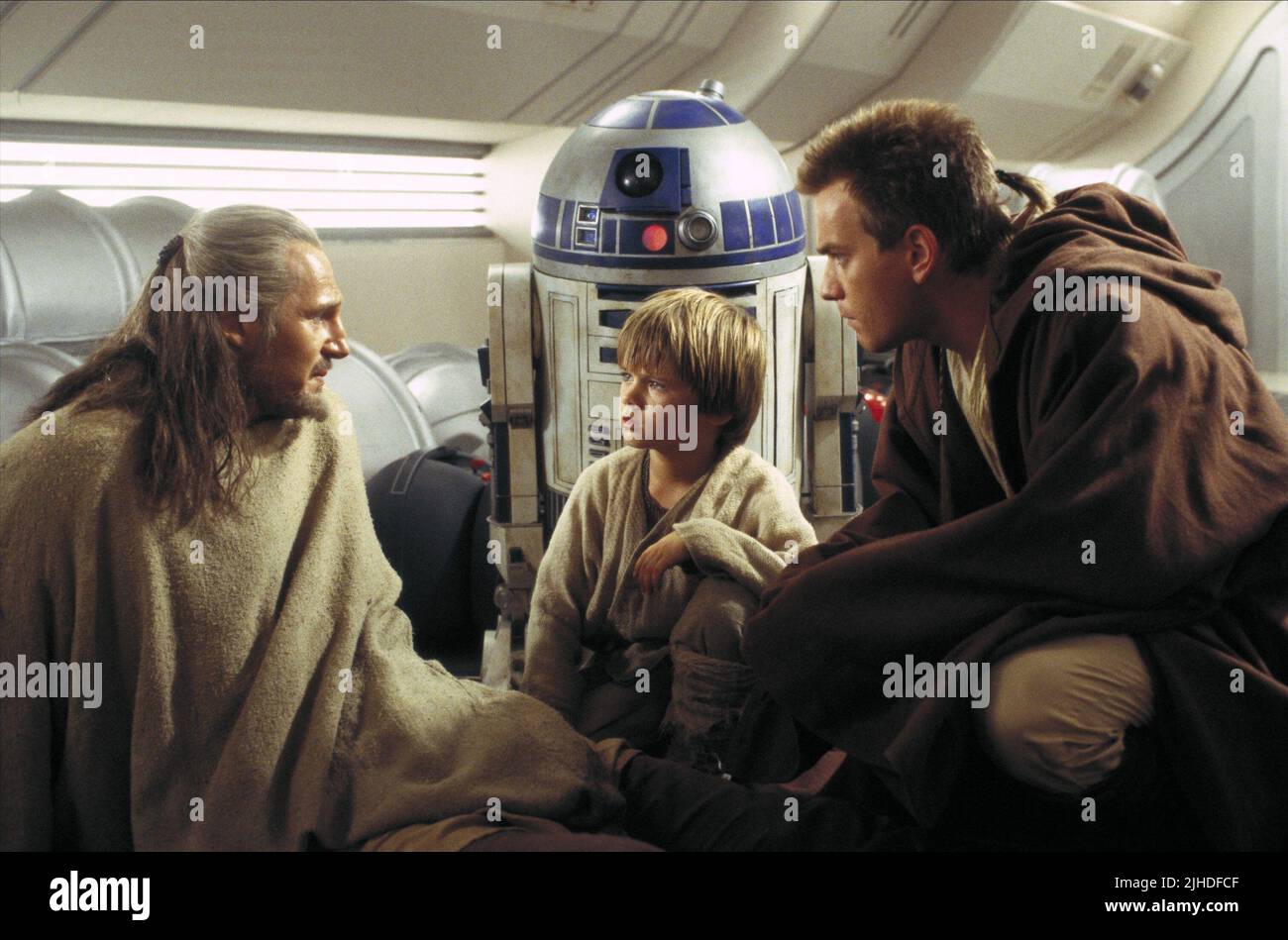 LIAM NEESON, R2-D2, Jake Lloyd, EWAN MCGREGOR, Star Wars: Episode I - Die Dunkle Bedrohung, 1999 Stockfoto