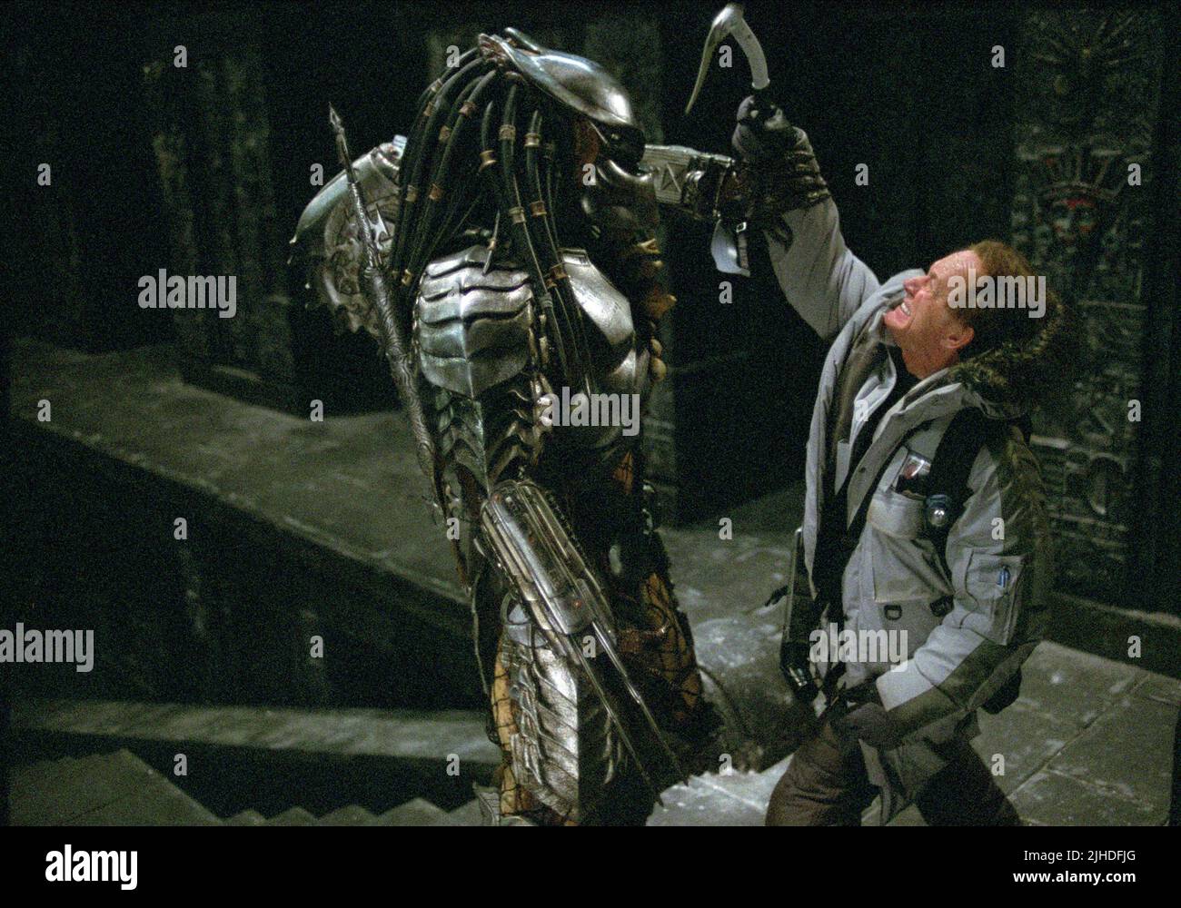 LANCE HENRIKSEN, AVP: Alien Vs. PREDATOR, 2004 Stockfoto