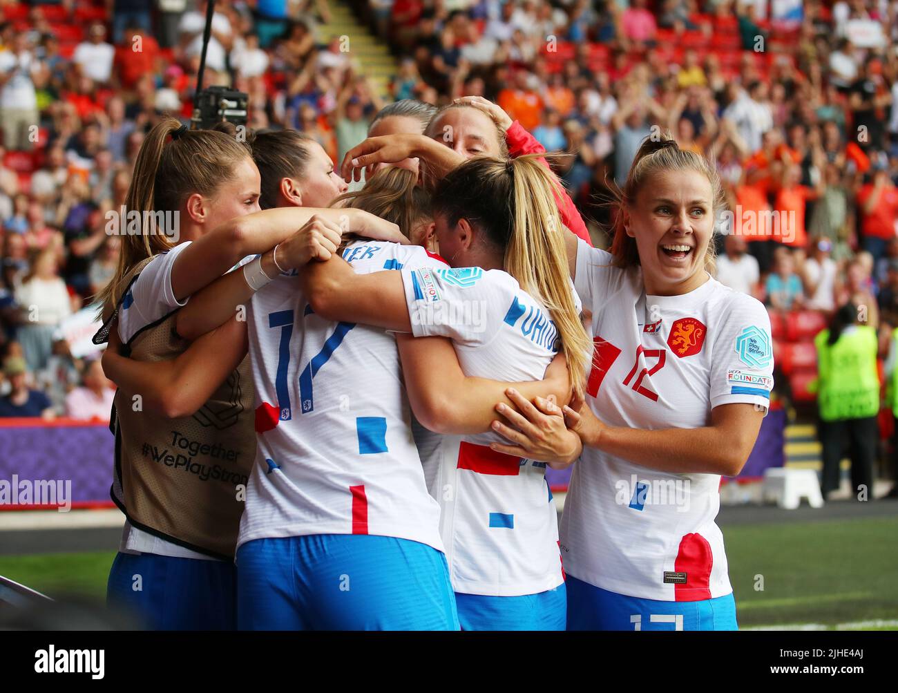 Sheffield, Großbritannien. 17.. Juli 2022. Romee Leuchter aus den Niederlanden feiert ihr erstes Tor (1-2) während des Spiels der UEFA Women's European Championship 2022 in Bramall Lane, Sheffield. Bildnachweis sollte lauten: Simon Bellis/Sportimage Kredit: Sportimage/Alamy Live News Stockfoto