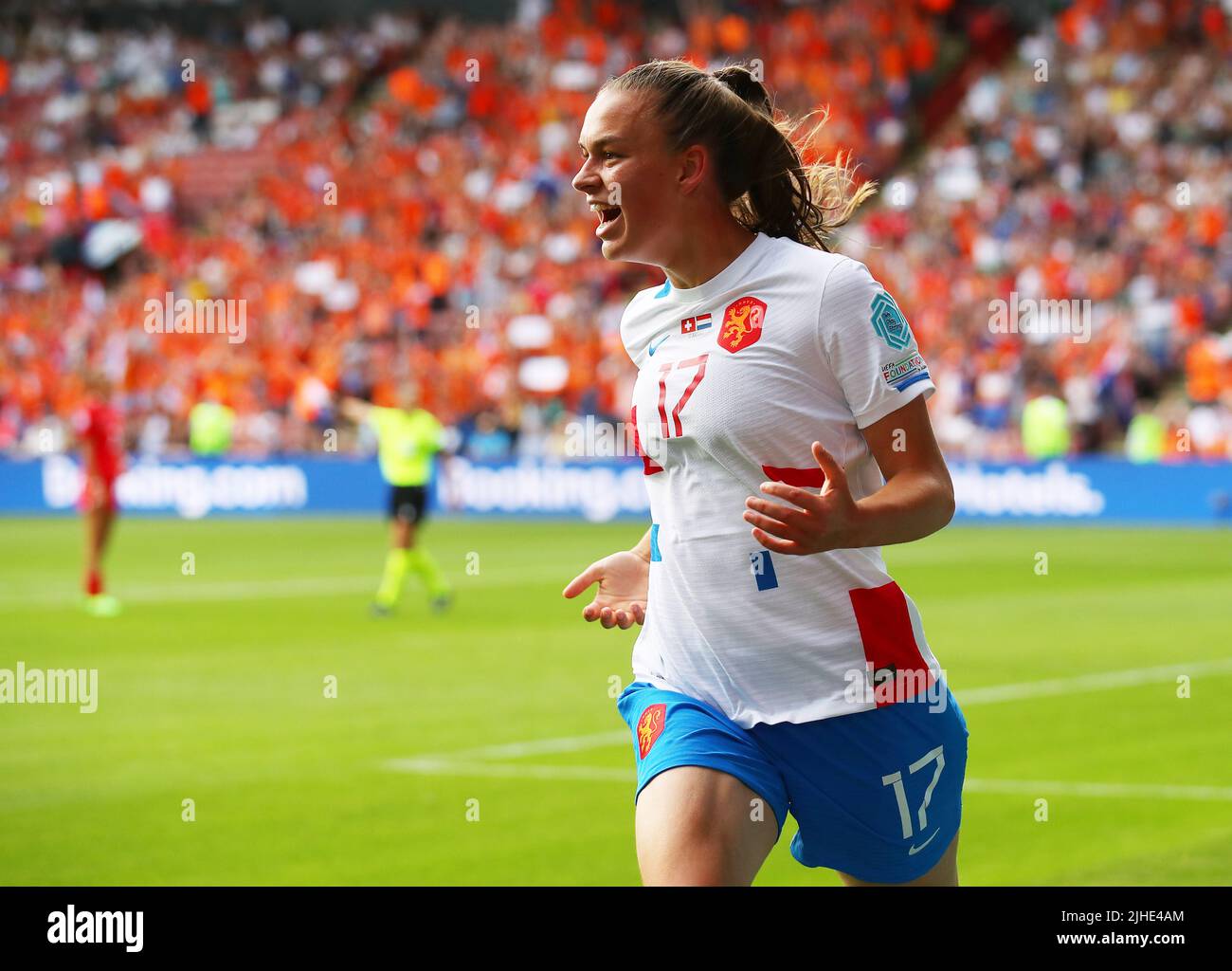 Sheffield, Großbritannien. 17.. Juli 2022. Romee Leuchter aus den Niederlanden feiert ihr erstes Tor (1-2) während des Spiels der UEFA Women's European Championship 2022 in Bramall Lane, Sheffield. Bildnachweis sollte lauten: Simon Bellis/Sportimage Kredit: Sportimage/Alamy Live News Stockfoto