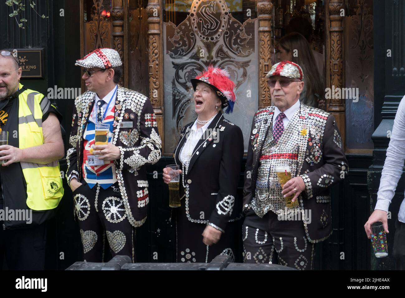 Perlige Könige und Königinnen feiern das Queens Jubilee London 2022 Stockfoto