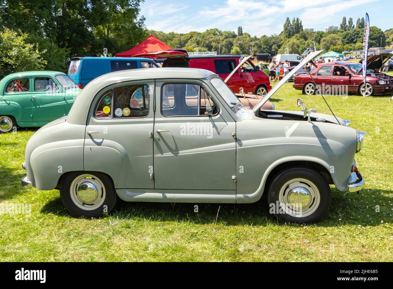 Grauer klassischer britischer Oldtimer Austin A35 Stockfoto